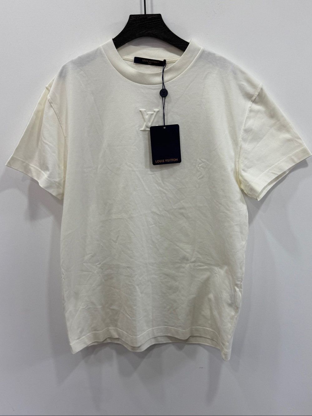 Louis Vuitton Louis Vuitton Embossed Logo T-Shirt Size XS Size US XS / EU 42 / 0 - 1 Thumbnail