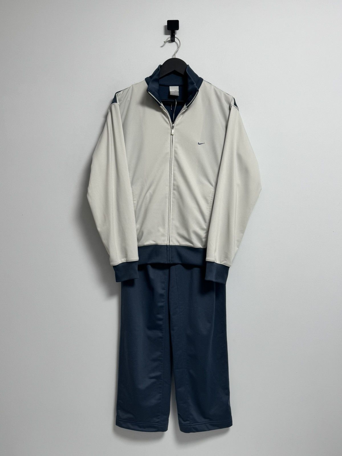 Vintage 🔥Vintage Nike track suit size M logo drill swoosh Size US M / EU 48-50 / 2 - 1 Thumbnail