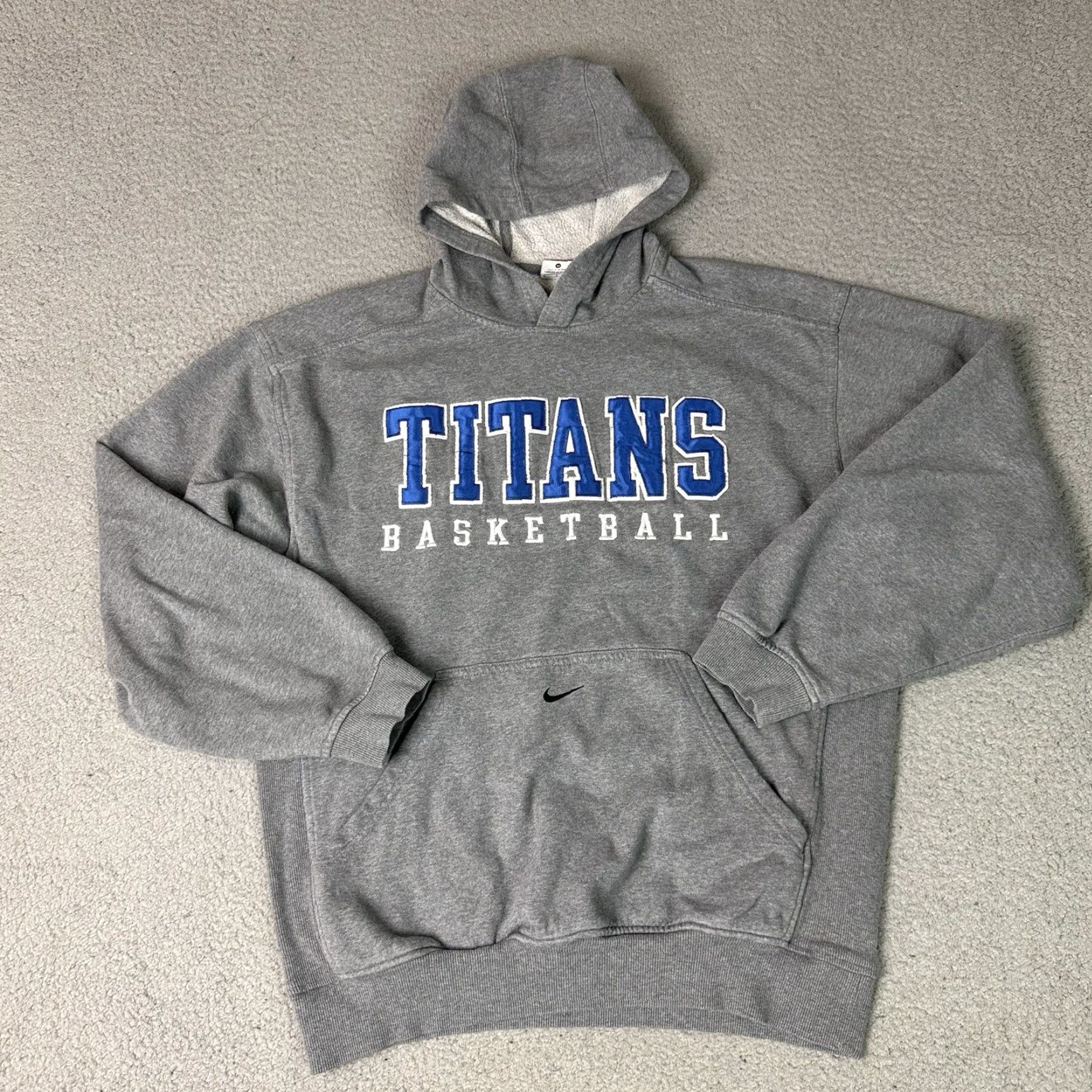 Nike VINTAGE Nike Titans Basketball Center Swoosh Hoodie Sweatshirt Unisex Adults M Gray Y2K Size US M / EU 48-50 / 2 - 2 Thumbnail