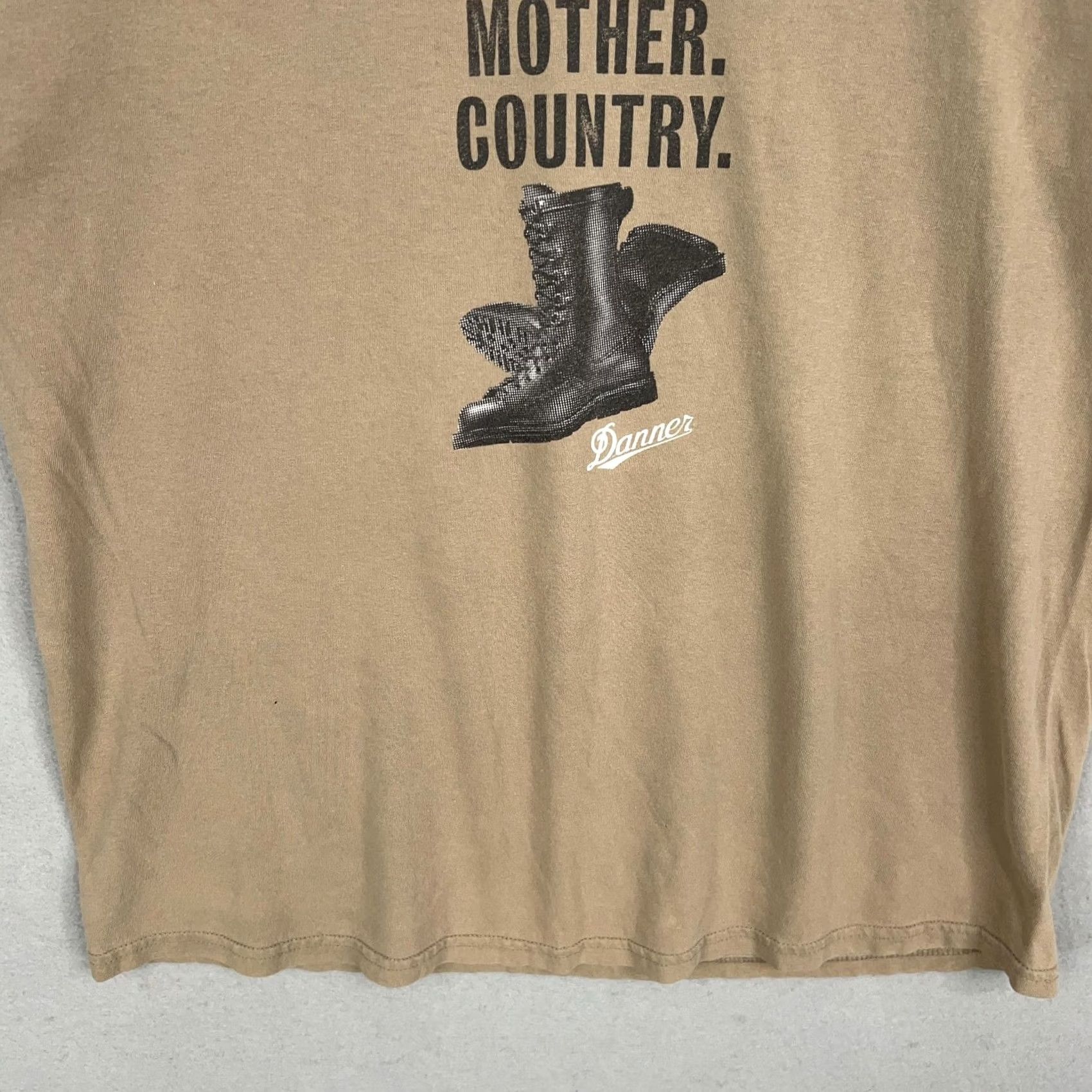 Gildan VINTAGE Danner Shirt Mens XL God Mother Country Graphic Military Boot Americana Beige Size US XL / EU 56 / 4 - 3 Thumbnail