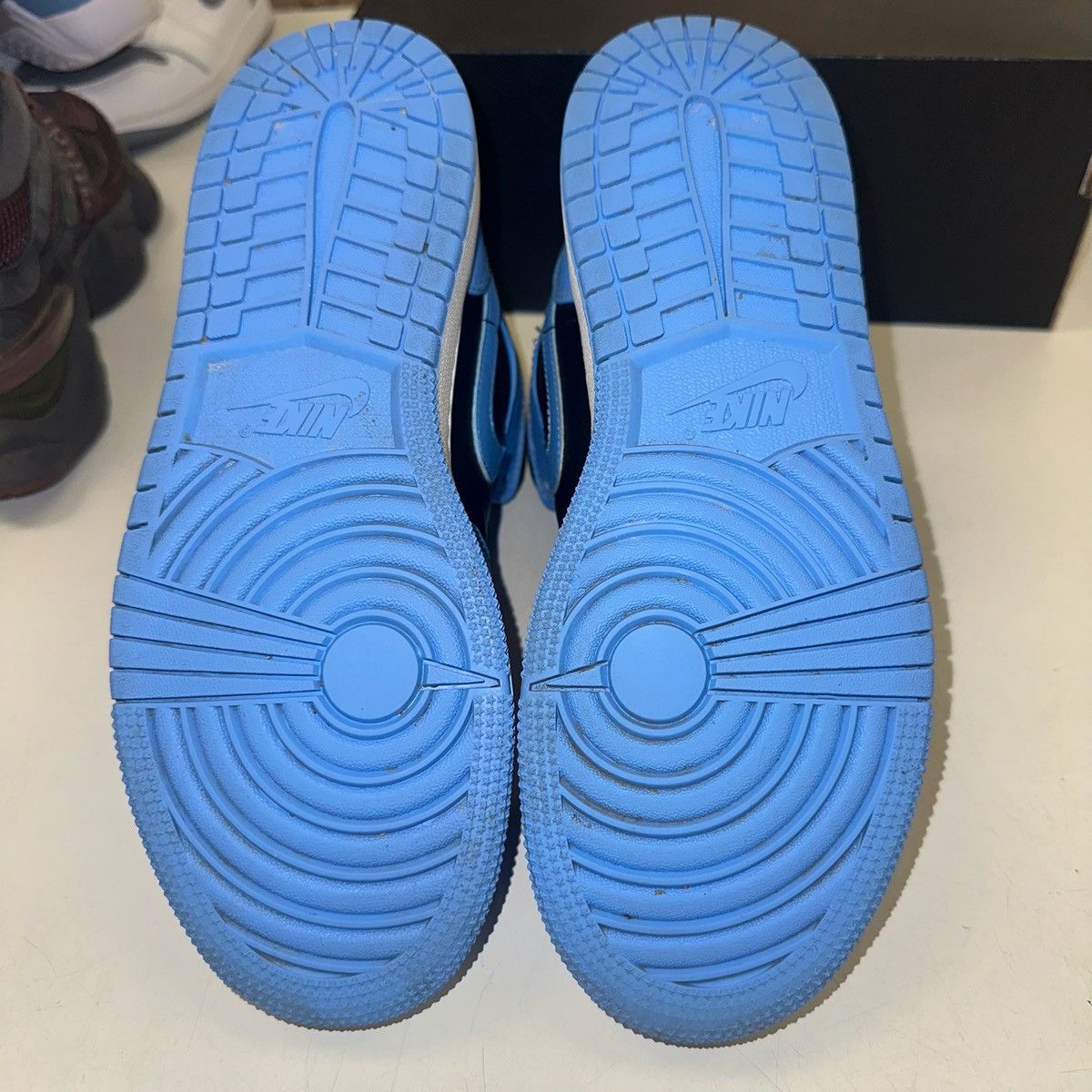 Jordan Brand × Nike Size 7Y (8.5W) - Nike Air Jordan 1 Retro Mid GS “UNC” Size US 8.5 / IT 38.5 - 5 Thumbnail