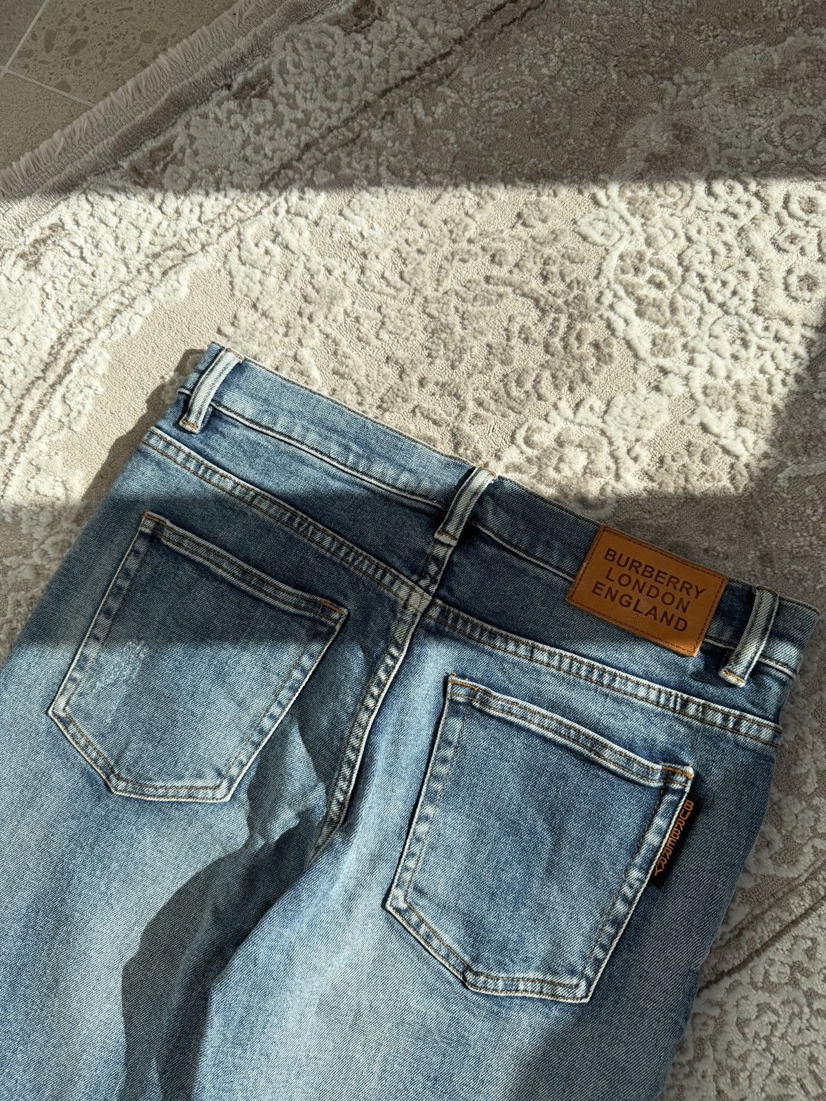 Burberry Burberry rare leg opening logo Jeans Size US 31 - 3 Thumbnail