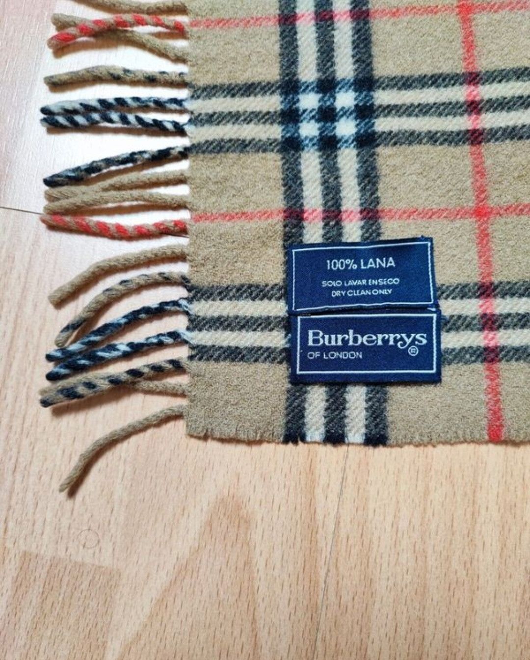Burberry 🔥 Burberry Scarf Plus Gloves 100% Wool Adult size🔥 Size ONE SIZE - 4 Thumbnail