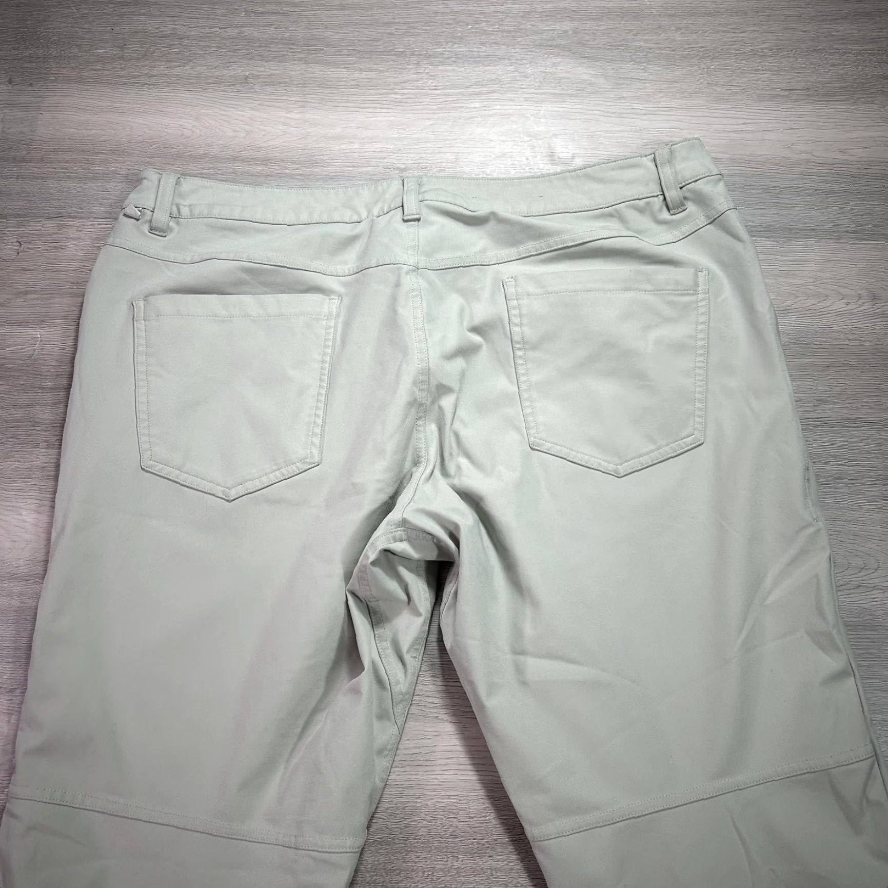 Lululemon Lululemon Pants Mens 36 Gray ABC Classic Warpstreme Chino LM5ADCS Pants Mens 36 Gray Regular Straight Front Pockets Casual Zip Womens? Size US 36 / EU 52 - 4 Thumbnail