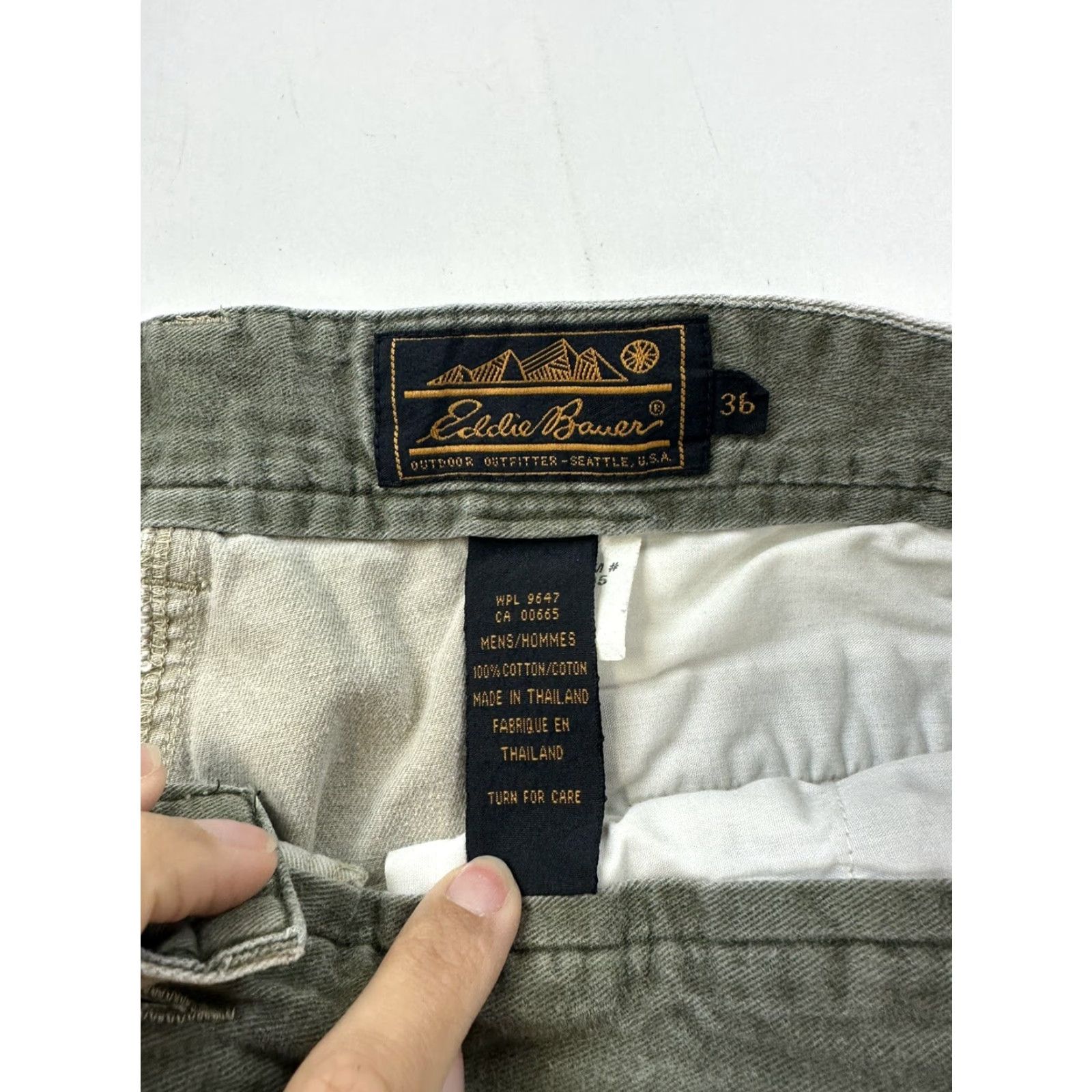 Eddie Bauer VINTAGE Eddie Bauer Shorts Men’s 32 Khaki Pleated Chino Golf Pockets Beige 8 in Inseam Mens Regular Casual 90s Size US 32 / EU 48 - 4 Thumbnail