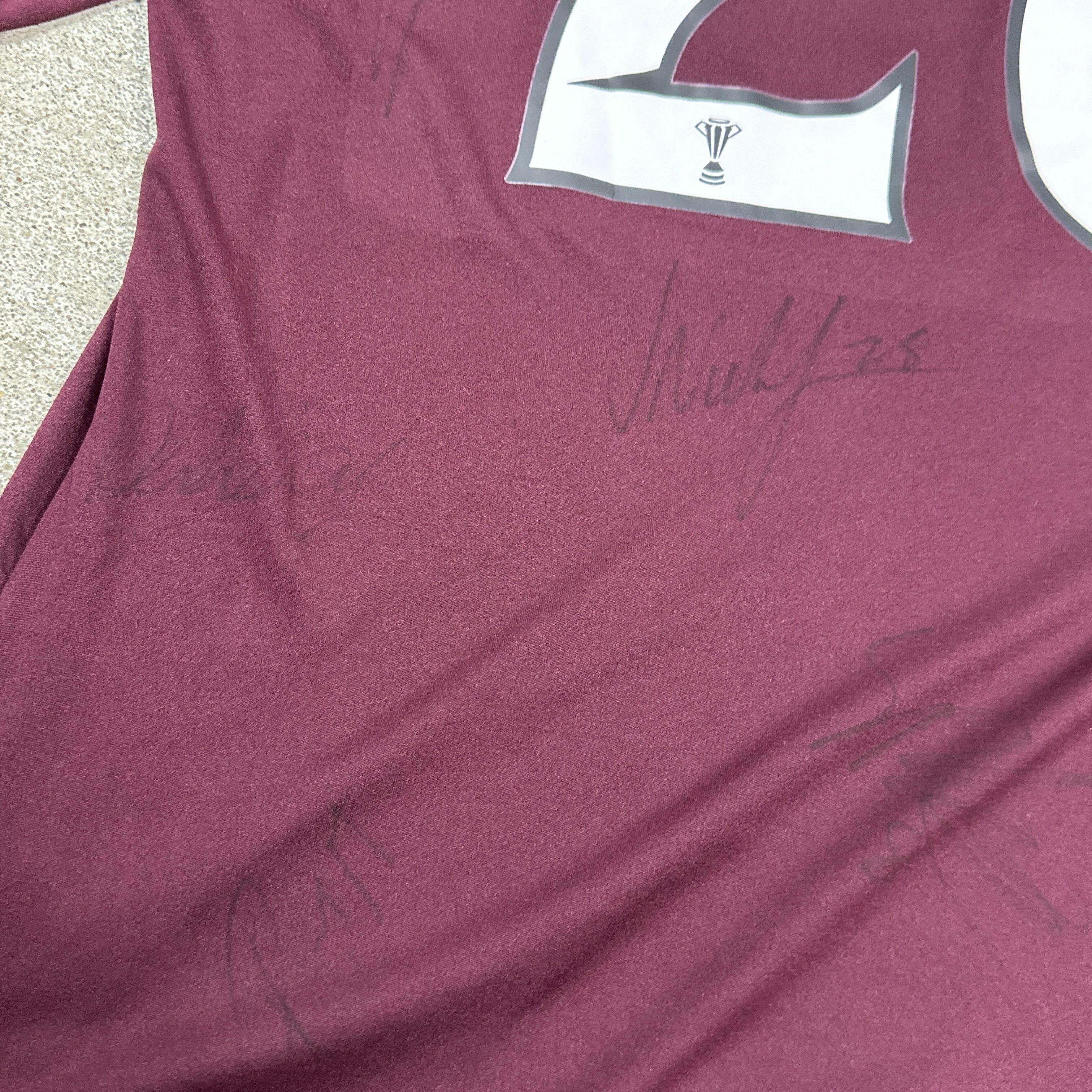 Adidas × Vintage Jersey Adidas 12/13 Hearts Home Autographed Size US L / EU 52-54 / 3 - 8 Thumbnail