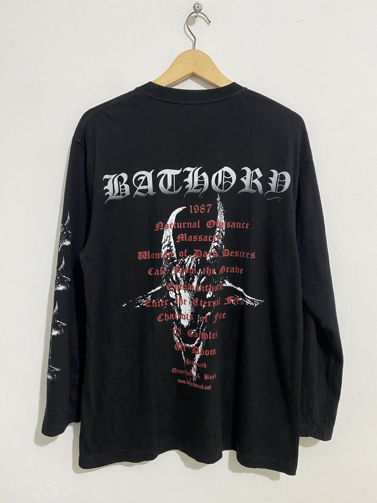 Band Tees 💸BINDINGOFFER💸Vtg Bathory Under The Sign of The Black Mark Size US M / EU 48-50 / 2 - 6 Thumbnail
