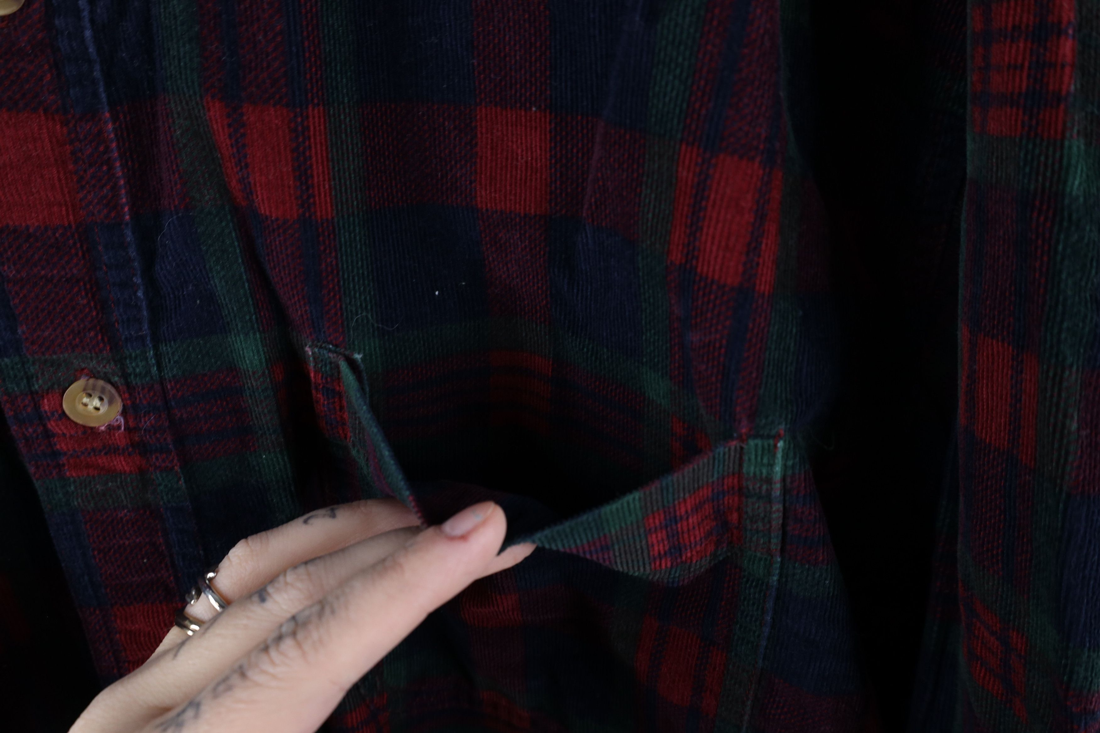 Vintage Vintage 90s Streetwear Corduroy Collared Button Down Shirt Size US L / EU 52-54 / 3 - 4 Thumbnail