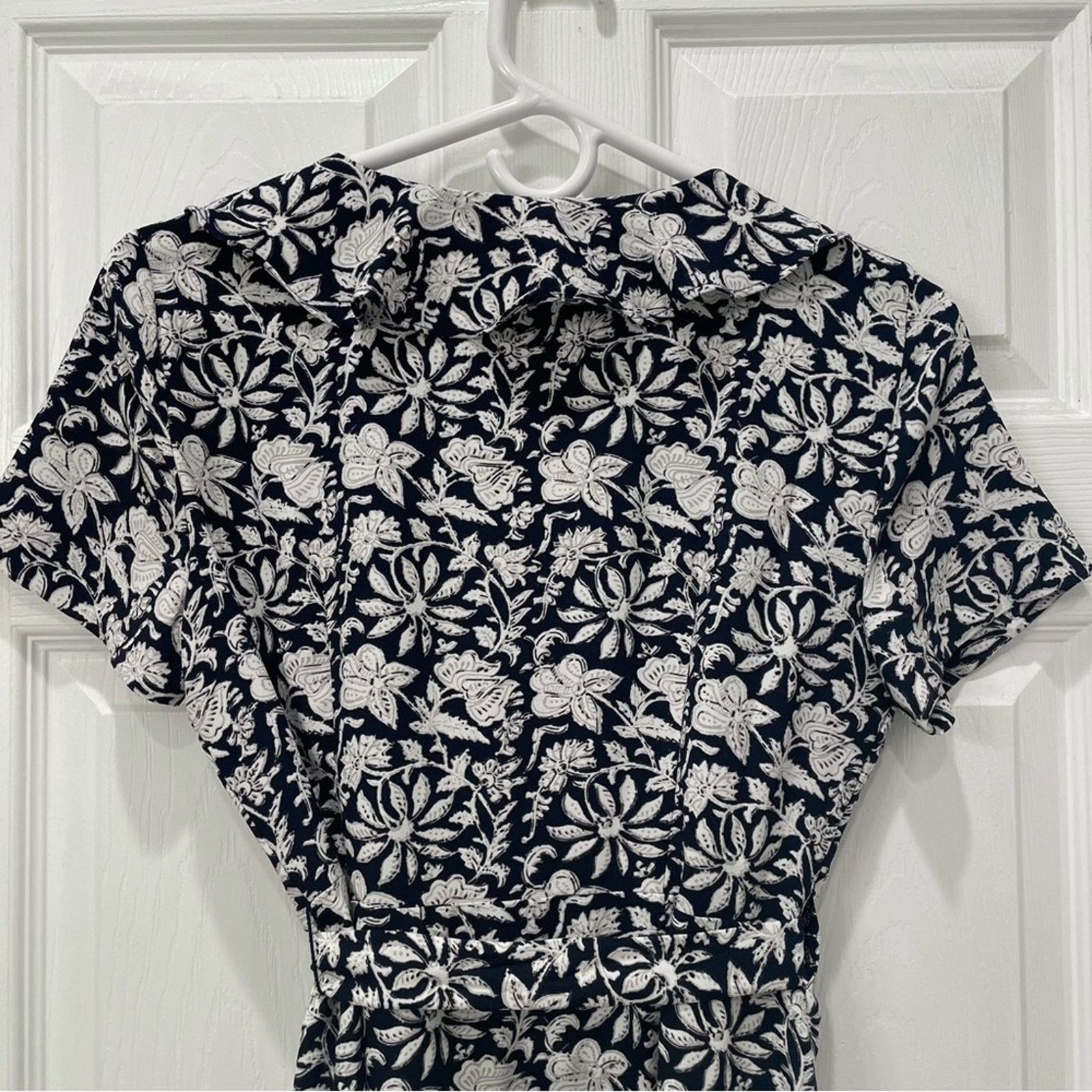 Loft Ann Taylor LOFT Floral Wrap Dress with Ruffle V Neck XS Size XS / US 0-2 / IT 36-38 - 7 Thumbnail