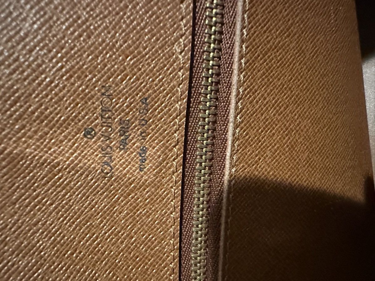 Louis Vuitton Louis Vuitton Purse Size ONE SIZE - 4 Thumbnail
