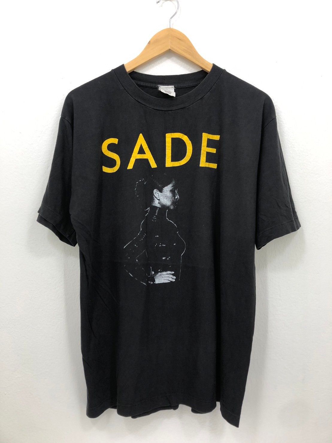 Vintage "RARE" SADE World Tour 2011 Montreal Single Stitch BN Size US L / EU 52-54 / 3 - 4 Thumbnail