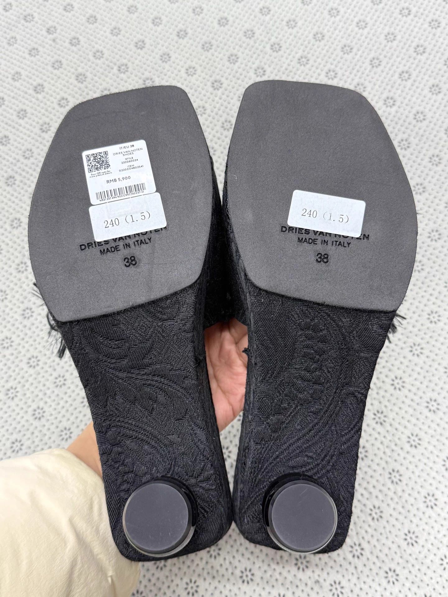 Dries Van Noten Dries Van Noten Black Faux Fur Beaded 38 Unused Size US 7 / IT 37 - 5 Thumbnail