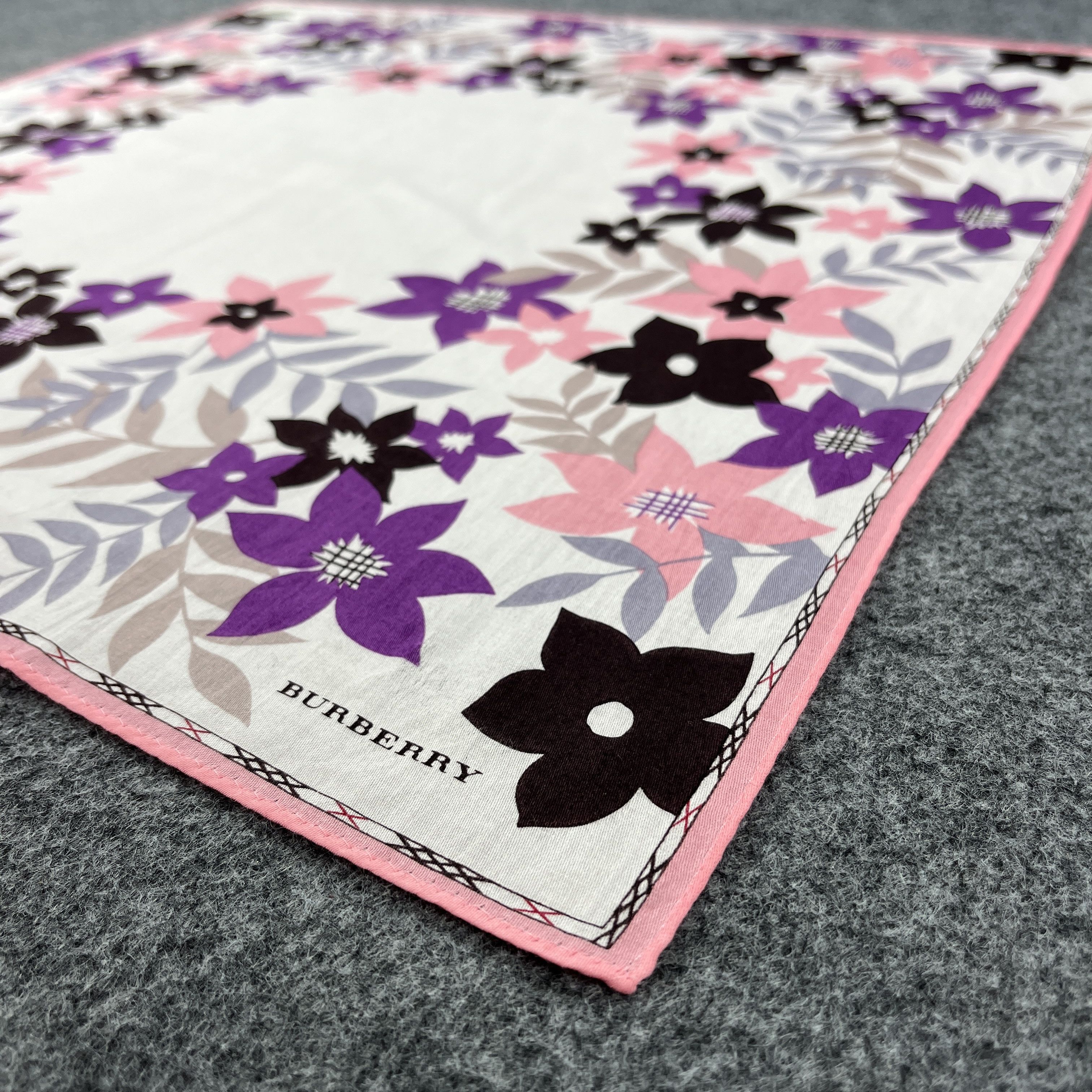 Burberry Floral Burberry Handkerchief / Bandana / Neckerchief B972 Size ONE SIZE - 6 Thumbnail