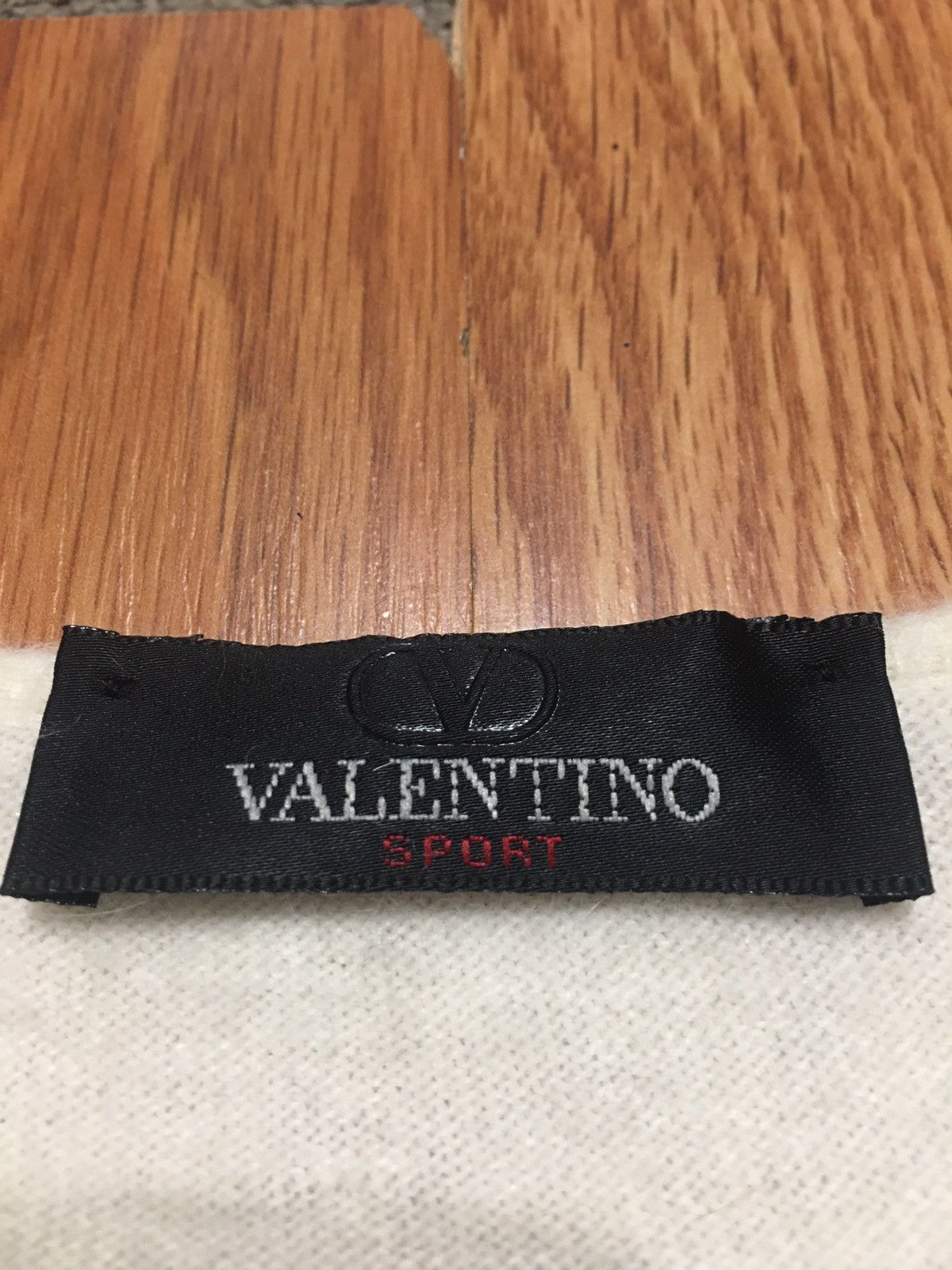 Valentino × Vintage VALENTINO Sport Ivory Cashmere V-neck Vintage Sweater Size M / US 6-8 / IT 42-44 - 11 Thumbnail