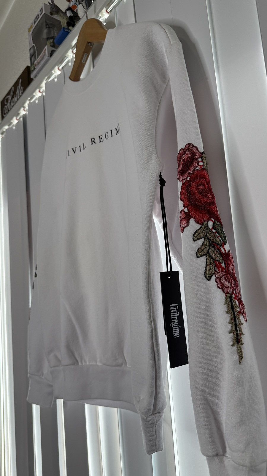 Civil Regime Civil Regime Rose Embroidered Crewneck – New With Tags Size US S / EU 44-46 / 1 - 3 Thumbnail