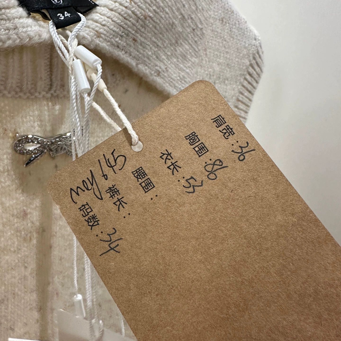 Chanel Chanel women's cashmere vest crystal bow 25N 34 Size XS / US 0-2 / IT 36-38 - 5 Thumbnail