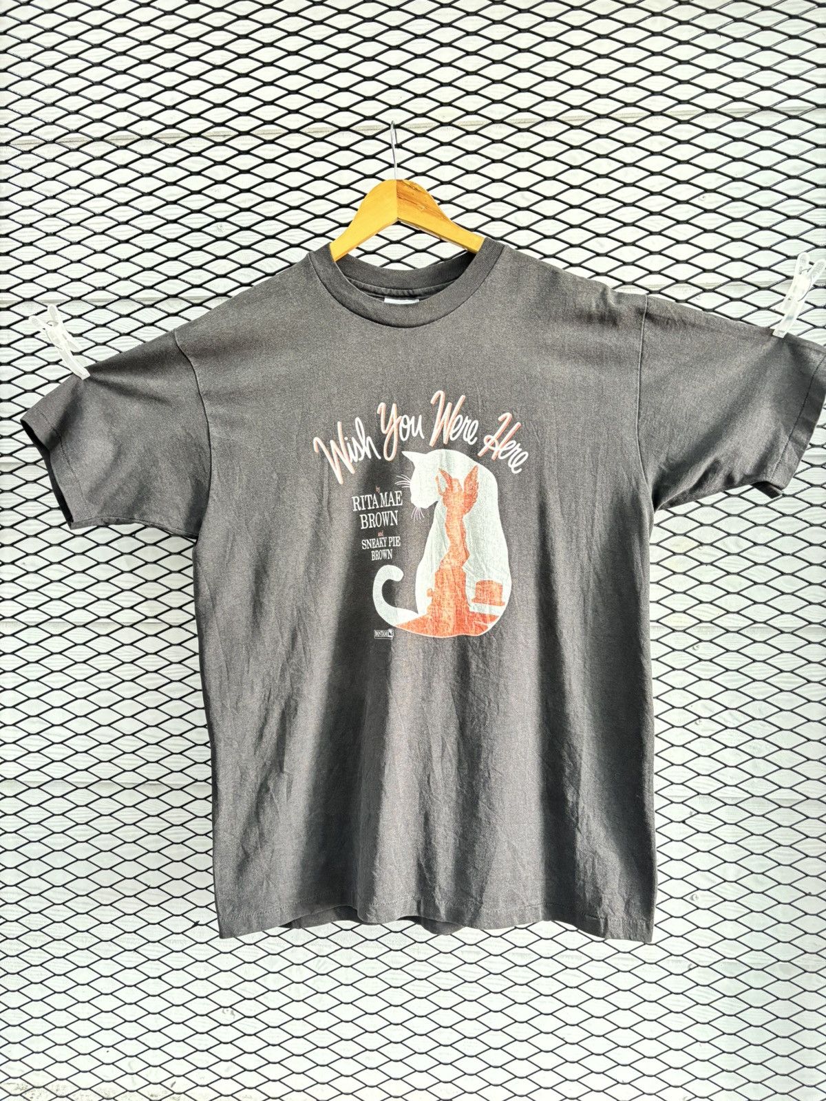 Hanes 1990 vintage Novel/Book tee Size US XL / EU 56 / 4 - 1 Thumbnail
