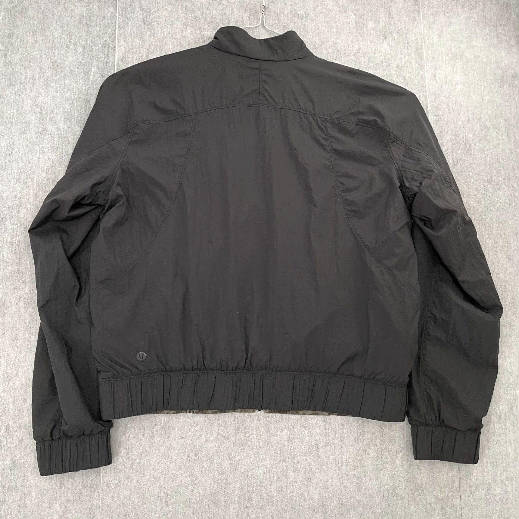 Lululemon Lululemon Jacket 6 Black Green Reversible Full Zip Bomber Active Ladies Womens Size M / US 6-8 / IT 42-44 - 4 Thumbnail