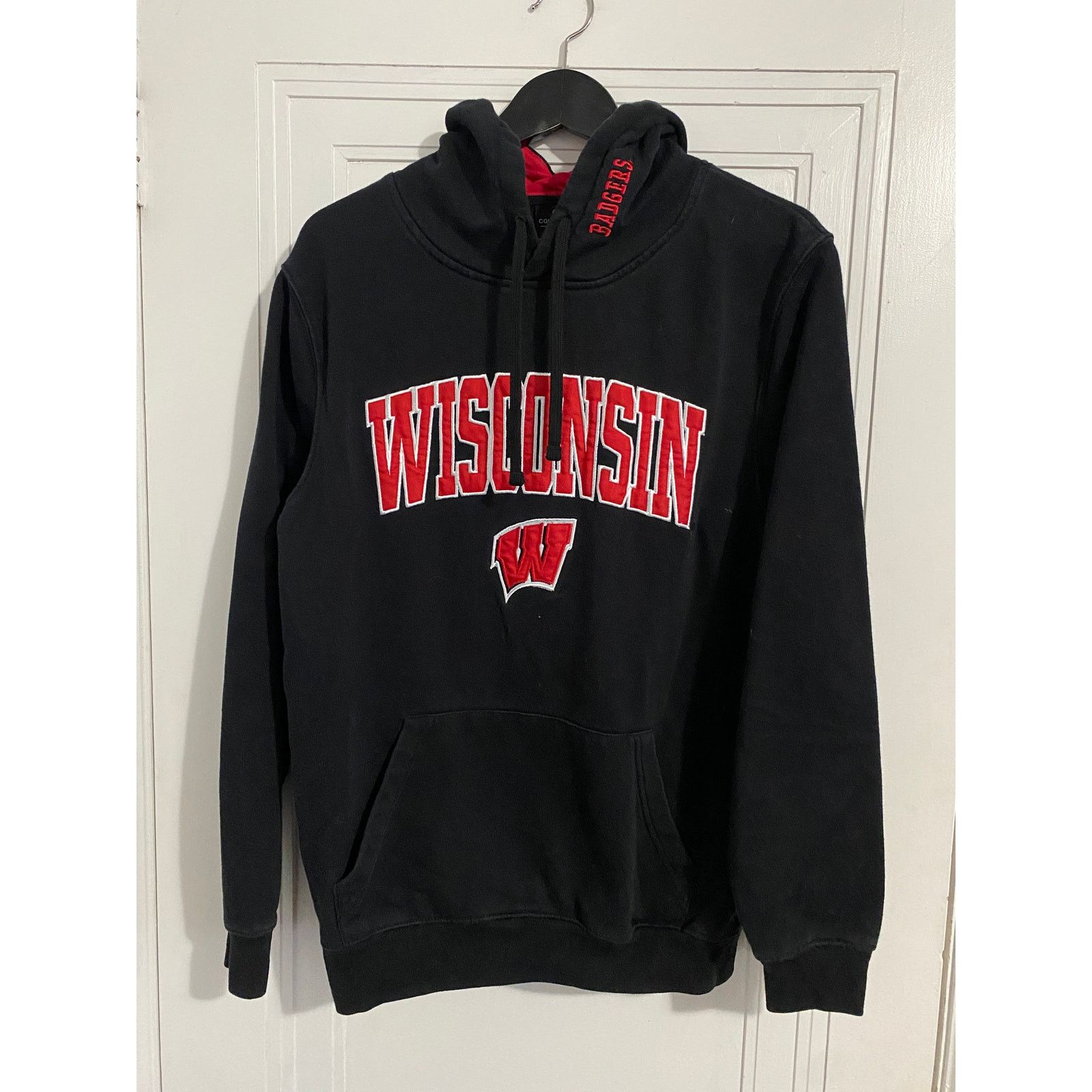 Colosseum Athletics Wisconsin Badgers Black Stitched Hoodie Sweatshirt Size M Size US M / EU 48-50 / 2 - 1 Thumbnail