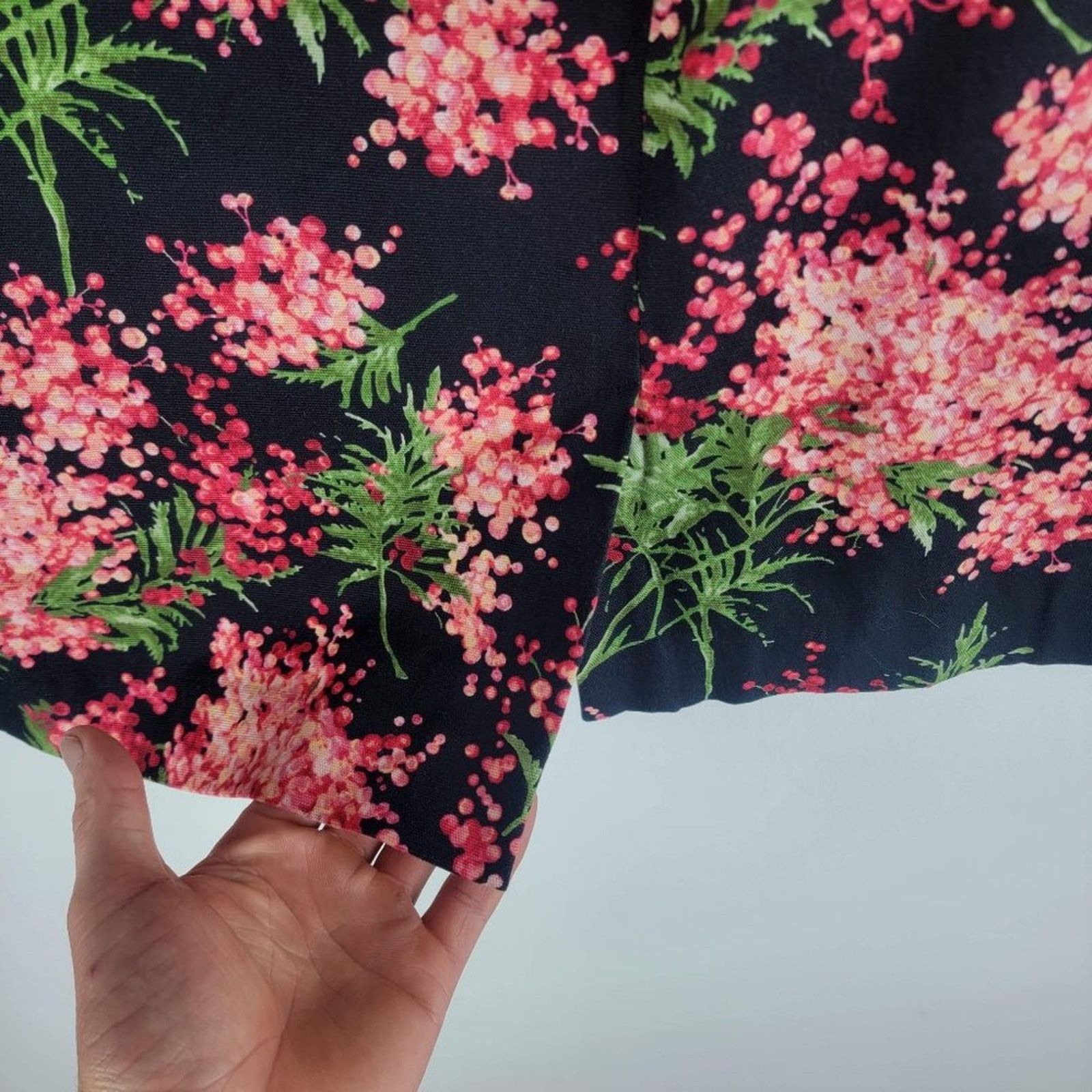 Talbots Talbots Black Floral Pencil Skirt Back Zip Petite Black Size 34" / US 12 / IT 48 - 7 Thumbnail