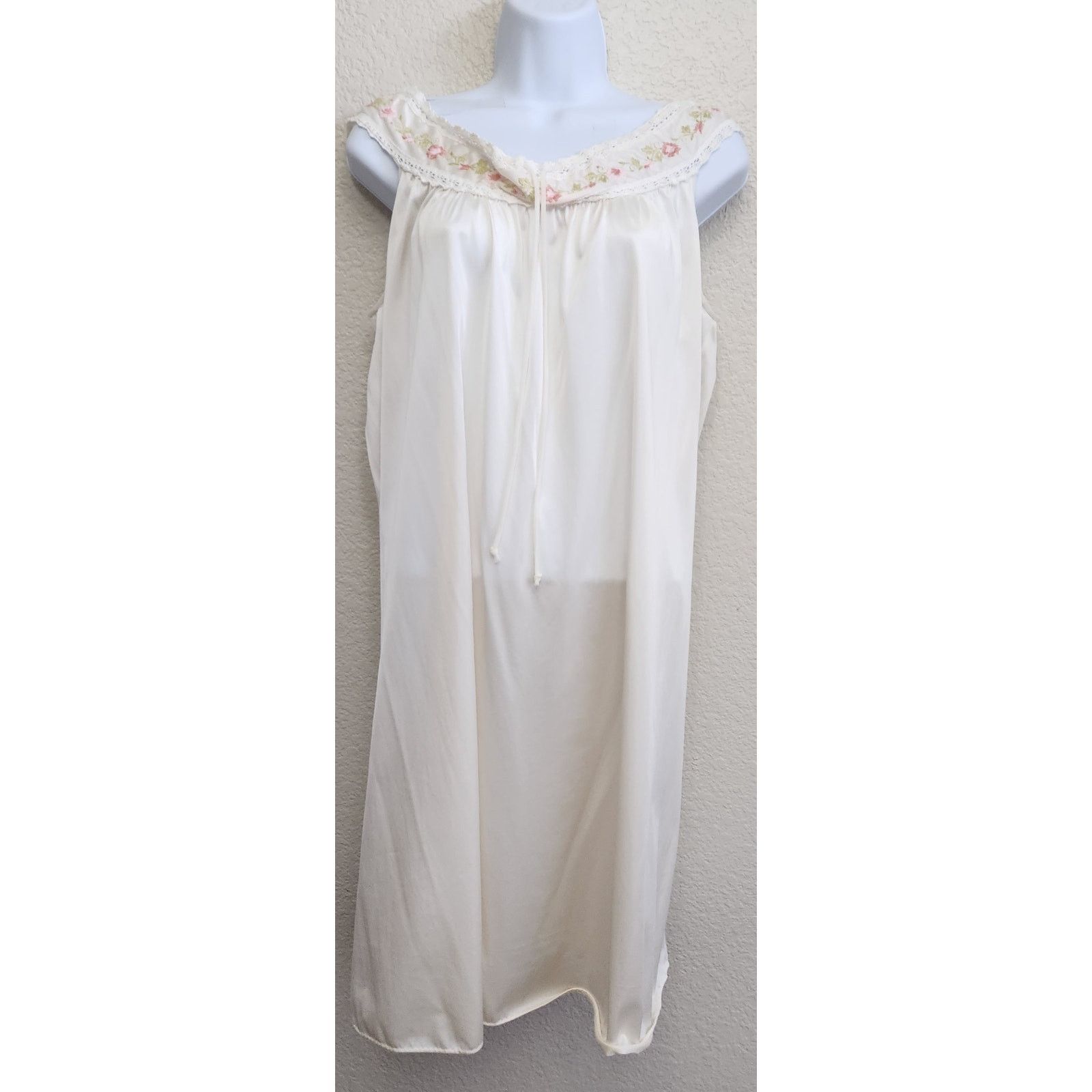 Other Vintage Cream Embroidered 2 Piece Nightgown Robe Set Medium Size ONE SIZE - 3 Thumbnail