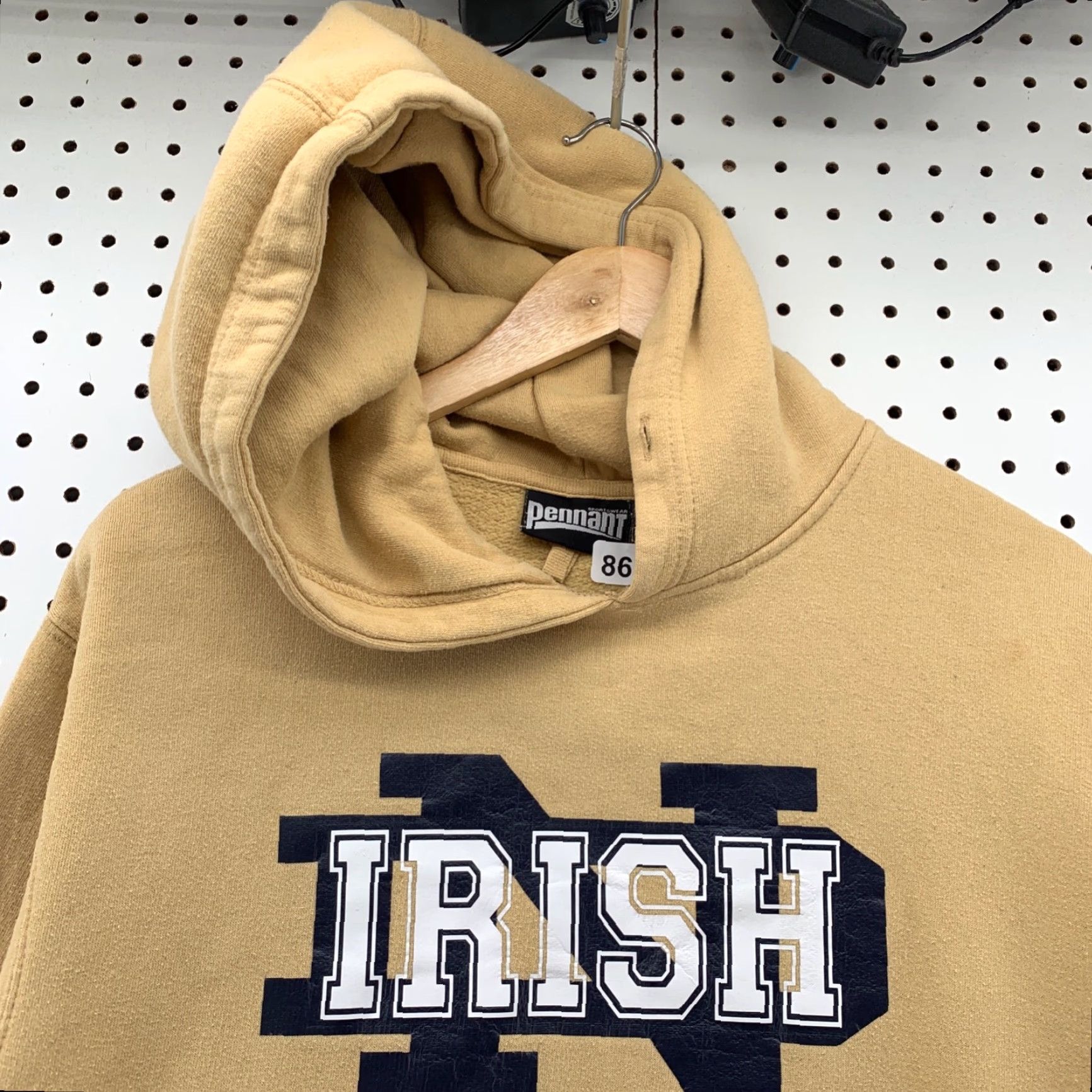 NCAA VINTAGE Pennant Notre Dame Hoodie Sweatshirt Unisex Adults XS Brown Graphic Print Pullover Hooded Notre Dame 90s Mens Womens Size US XS / EU 42 / 0 - 6 Thumbnail