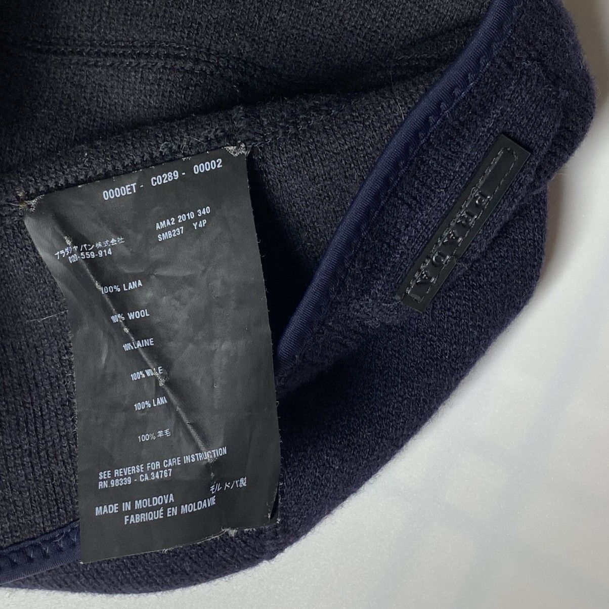 Prada PRADA BLACK TAB BEANIE Size ONE SIZE - 4 Thumbnail