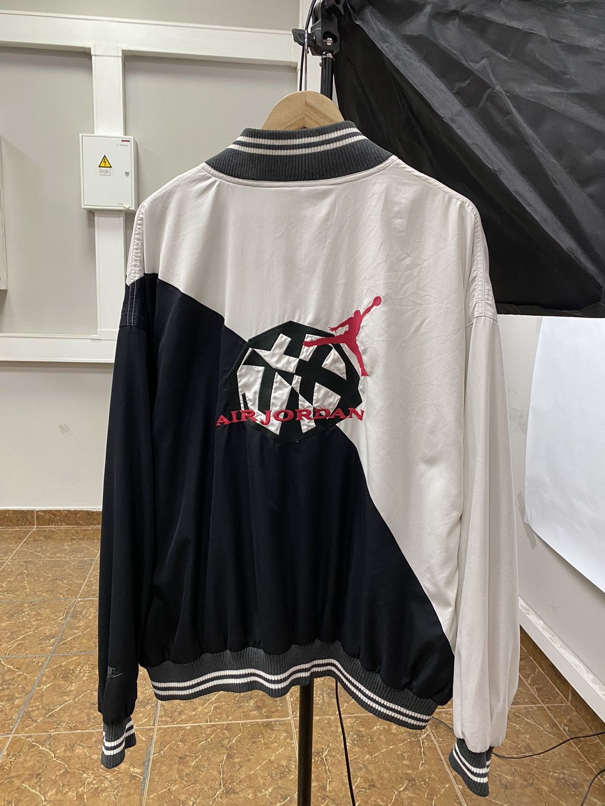 90s jordan ジャケット 希少モデル　nike Rare 90s Nike Jordan Jacket (XL) – Stocked Vintage