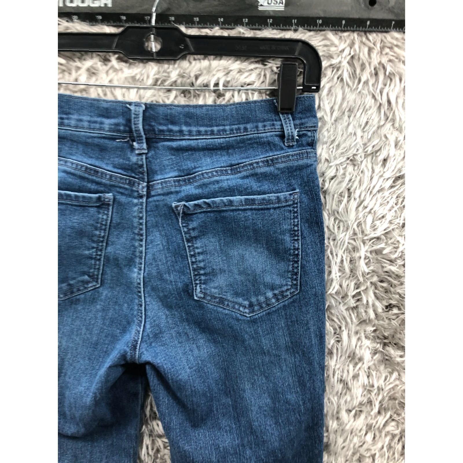 Gloria Vanderbilt Gloria Vanderbilt Amanda Jeans Womens Size 6 Mid Rise Medium Wash Blue Size 28" / US 6 / IT 42 - 6 Thumbnail