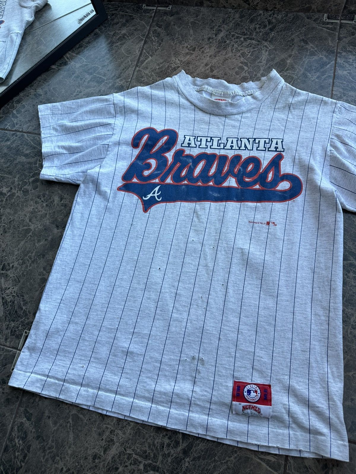 Nutmeg Vintage 90s Nutmeg Mills Atlanta Braves MLB T-Shirt USA Size US S / EU 44-46 / 1 - 4 Thumbnail