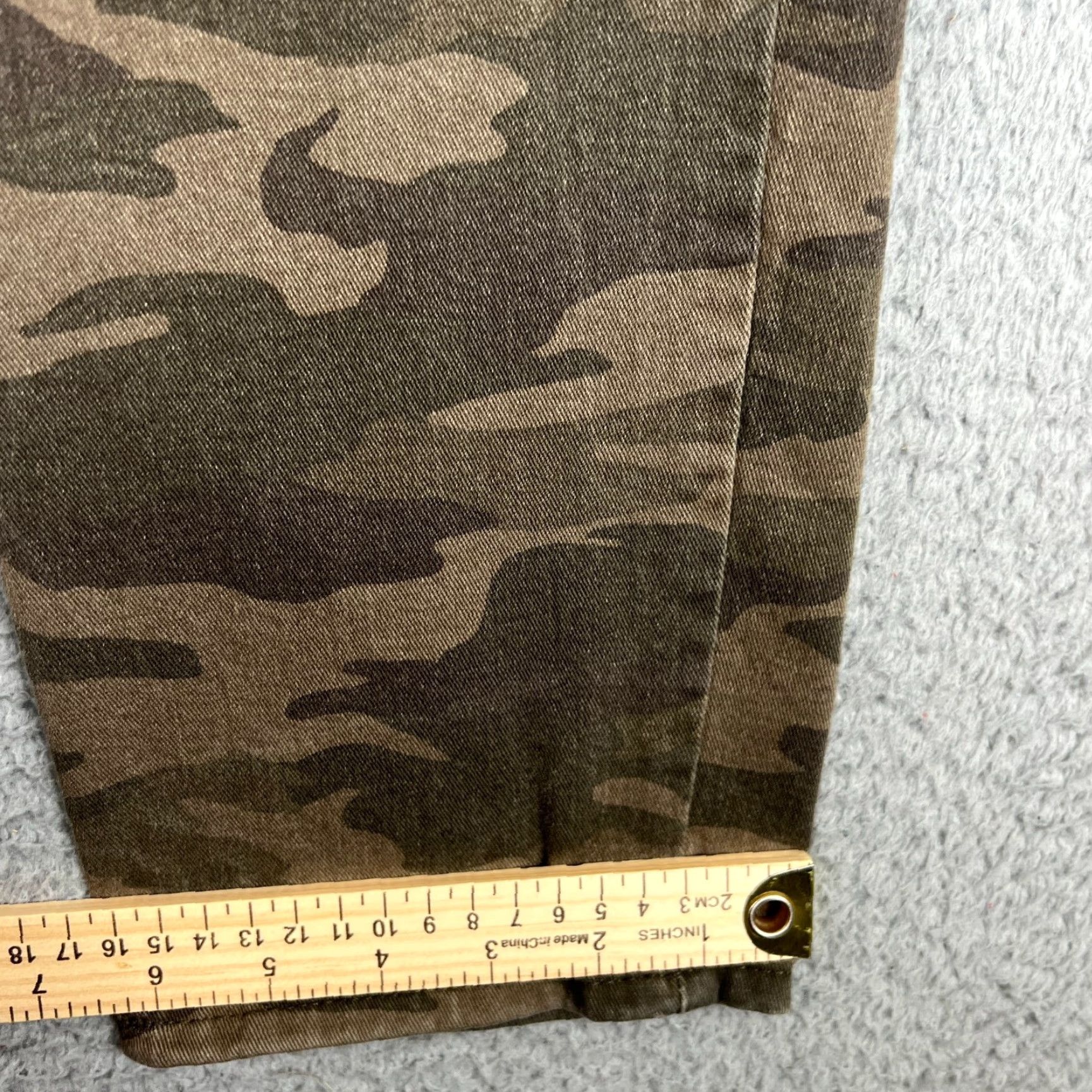 Levi's VINTAGE Levi's 311 Jeans Women's Size 18W Camouflage Skinny Fit Cotton Denim City Style Size 40" / US 18 - 2 Thumbnail