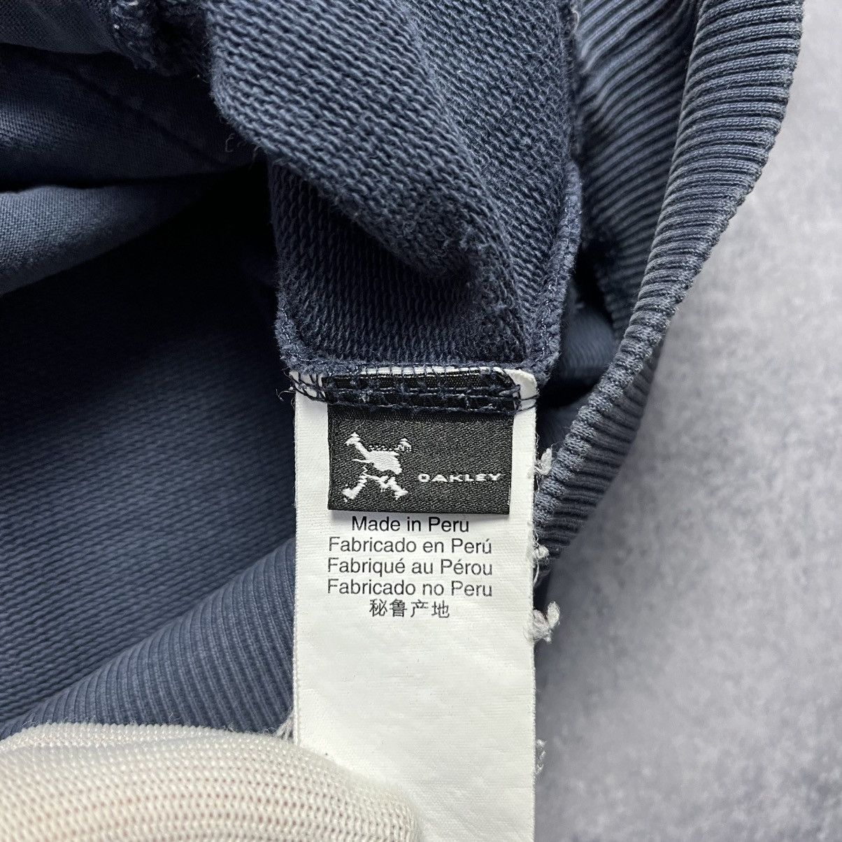 Oakley Vintage Oakley Blue Zip Hoodie Logo Streetwear Y2K Surf Size US M / EU 48-50 / 2 - 10 Thumbnail