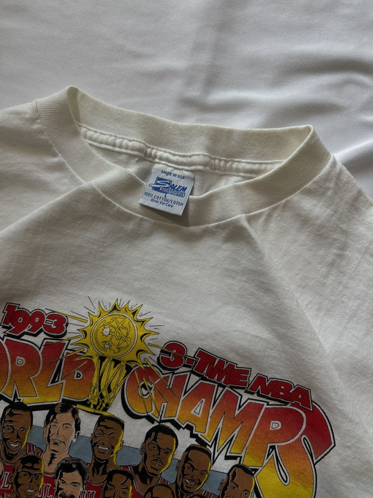 Vintage Vintage ‘93 Single Stitch Chicago Bulls 3 Peat Tee Size US L / EU 52-54 / 3 - 3 Thumbnail