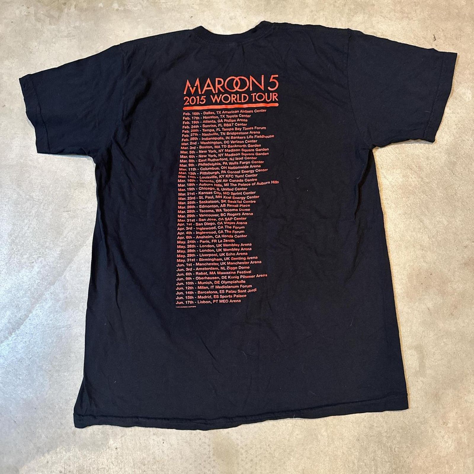 Band Tees 2015 Maroon 5 World Tour Shirt Size L Size US L / EU 52-54 / 3 - 4 Thumbnail