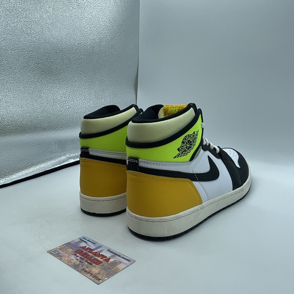 Jordan Brand Air Jordan 1 high volt gold Size US 11 / EU 44 - 5 Thumbnail