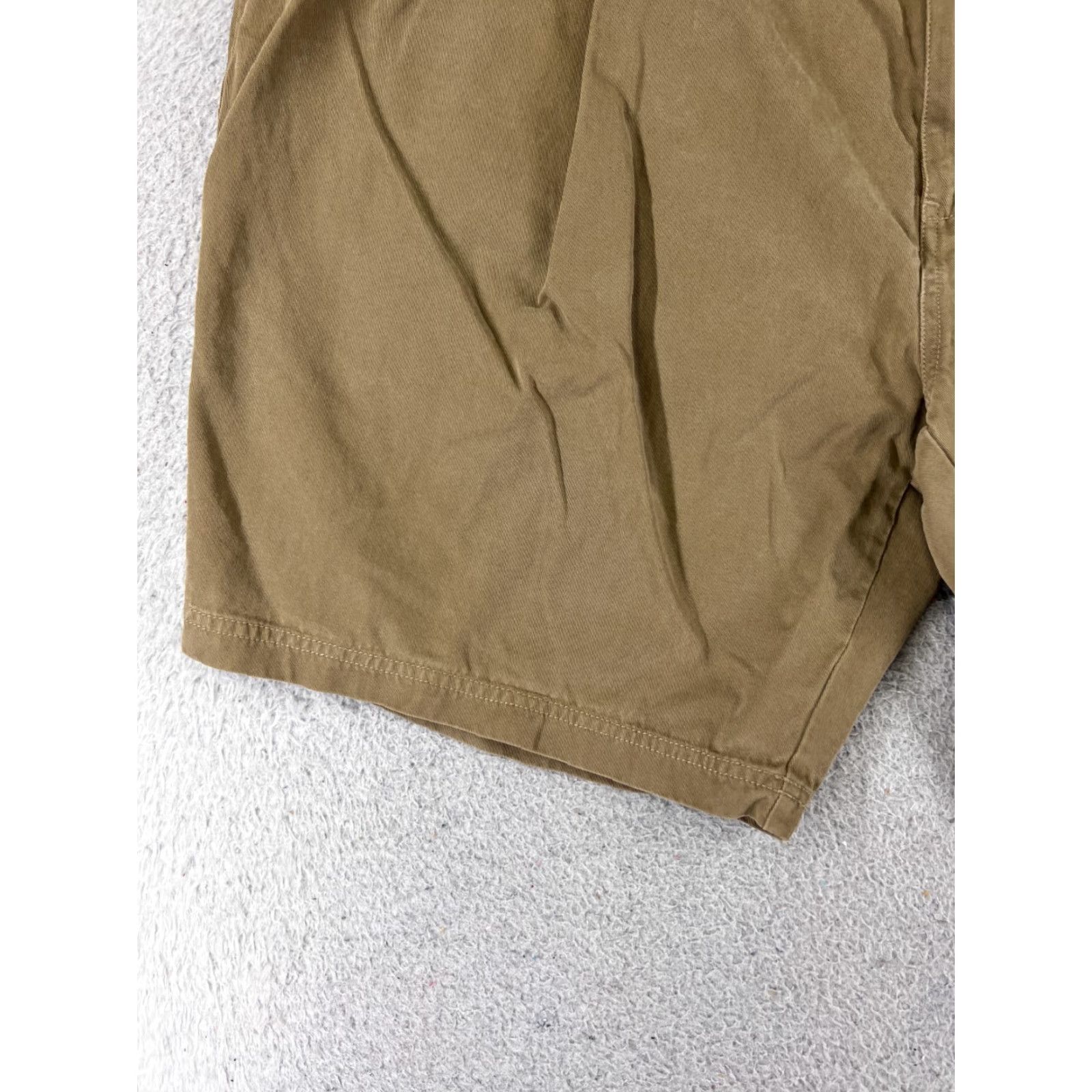 Tommy Bahama Tommy Bahama Shorts Men Bermuda 38 Beige Pleated Tencel Blend -- Golf Golfer Casual Adult Regular Size US 38 / EU 54 - 3 Thumbnail