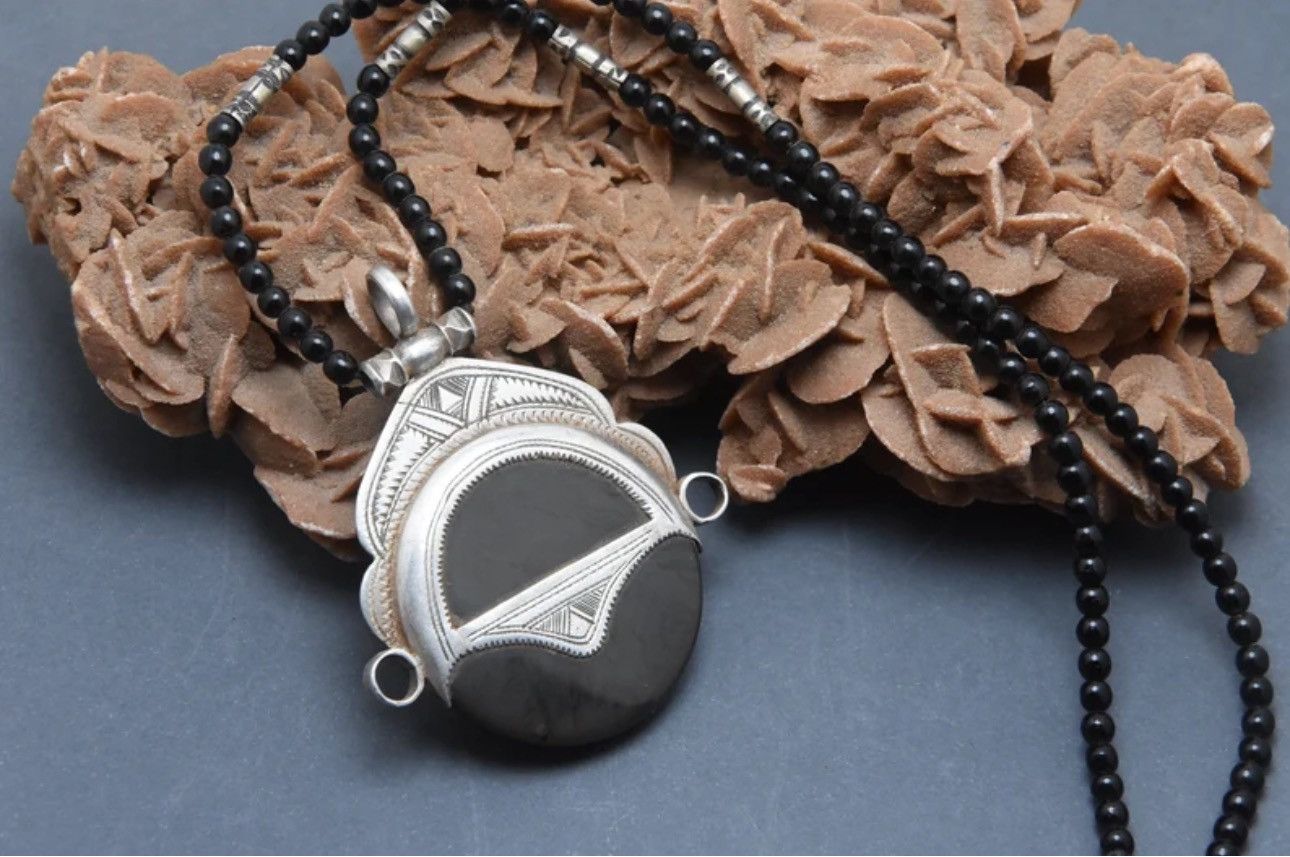Jewelry × Vintage Necklace Silver Pendant Black Beads Tuareg Size ONE SIZE - 1 Thumbnail