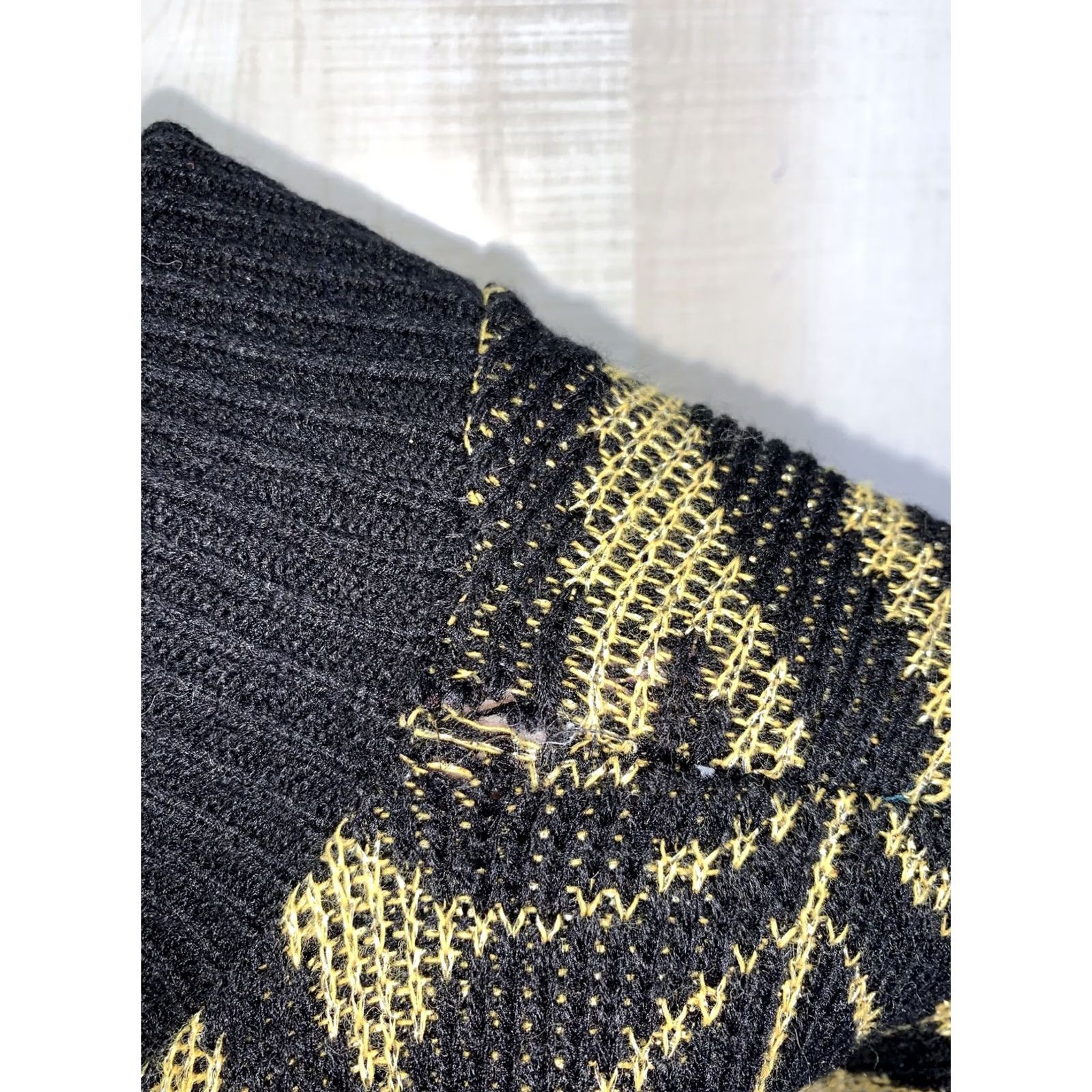 Vintage VINTAGE Fortune Knits Womens Black Glitter Gold Thread Sweater-8441 Size XXL / US 16-18 / IT 52-54 - 6 Thumbnail