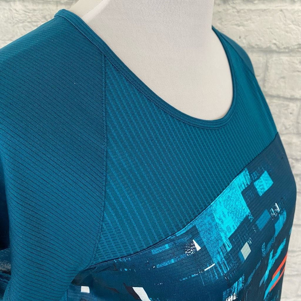 Under Armour Under armour women M fitted heat gear athletic top w/cutout Size M / US 6-8 / IT 42-44 - 4 Thumbnail