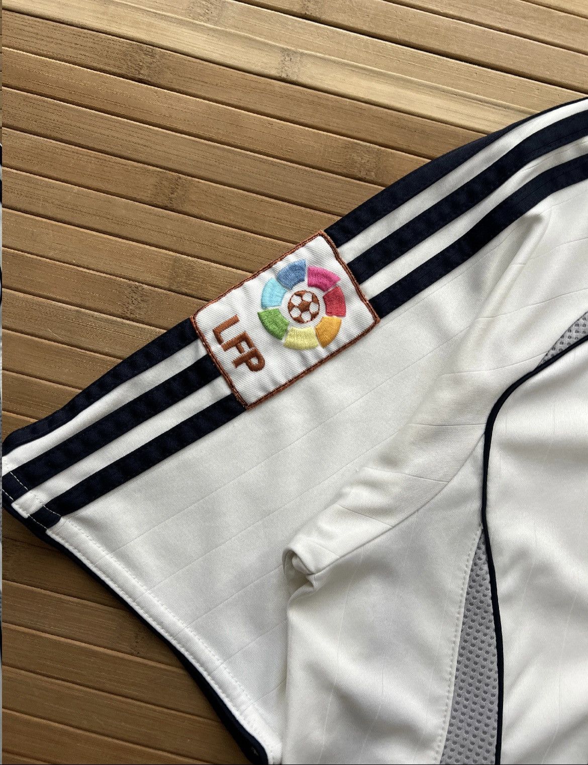 Adidas 2006 Real Madrid Home Kit Size US M / EU 48-50 / 2 - 3 Thumbnail