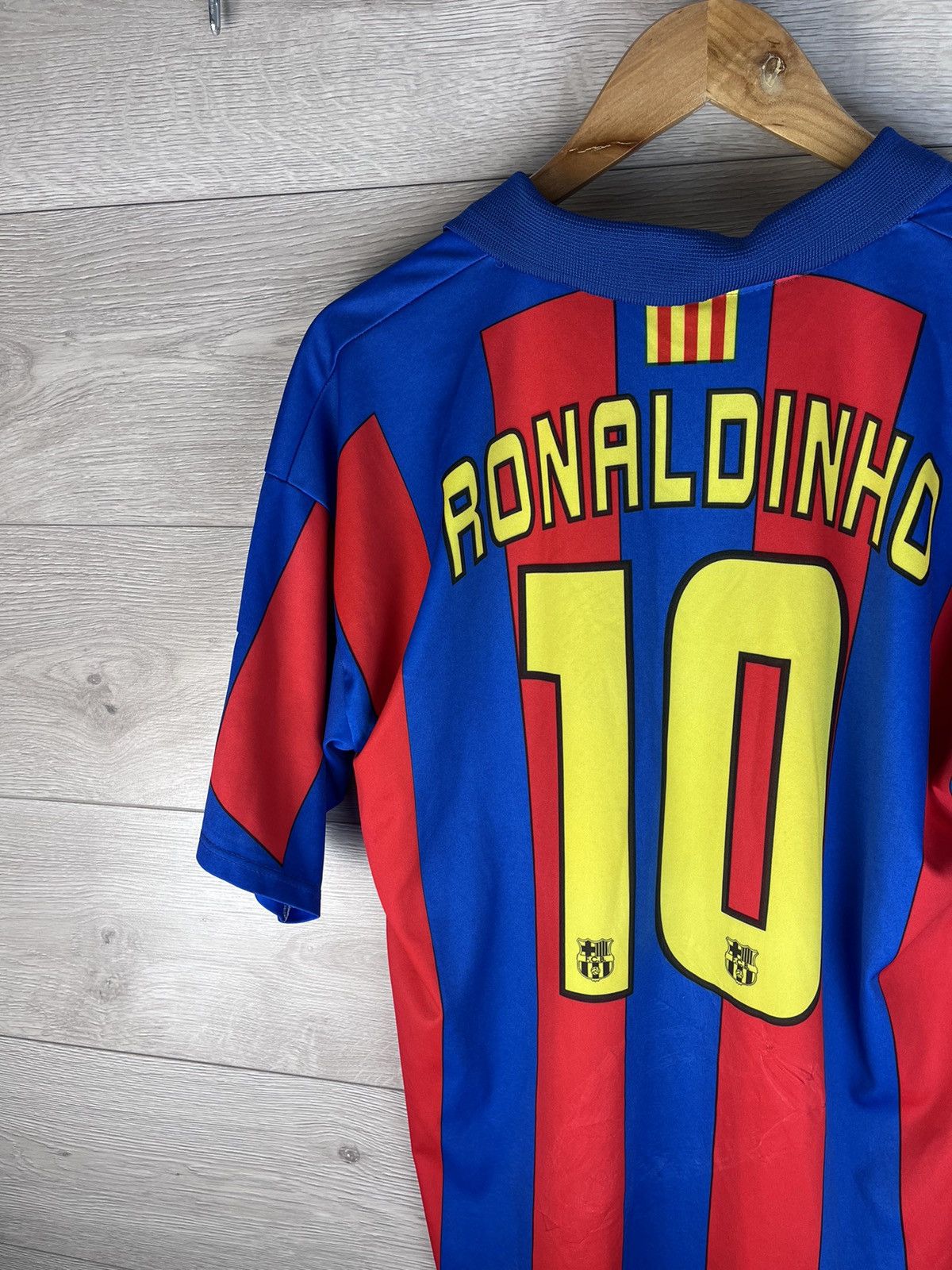 Other Men’s soccer jersey Fc Barcelona #10 Ronaldinho Laliga Size US XL / EU 56 / 4 - 8 Thumbnail