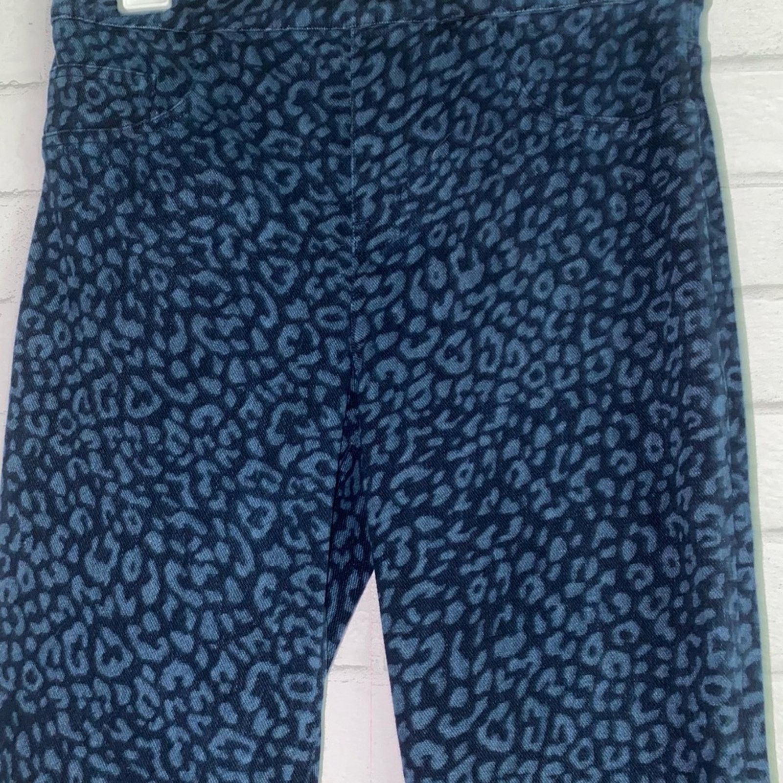 Spanx SPANX $99 Jeanish Legging Blue Denim Leopard MED EUC Size 30" / US 8 / IT 44 - 14 Thumbnail