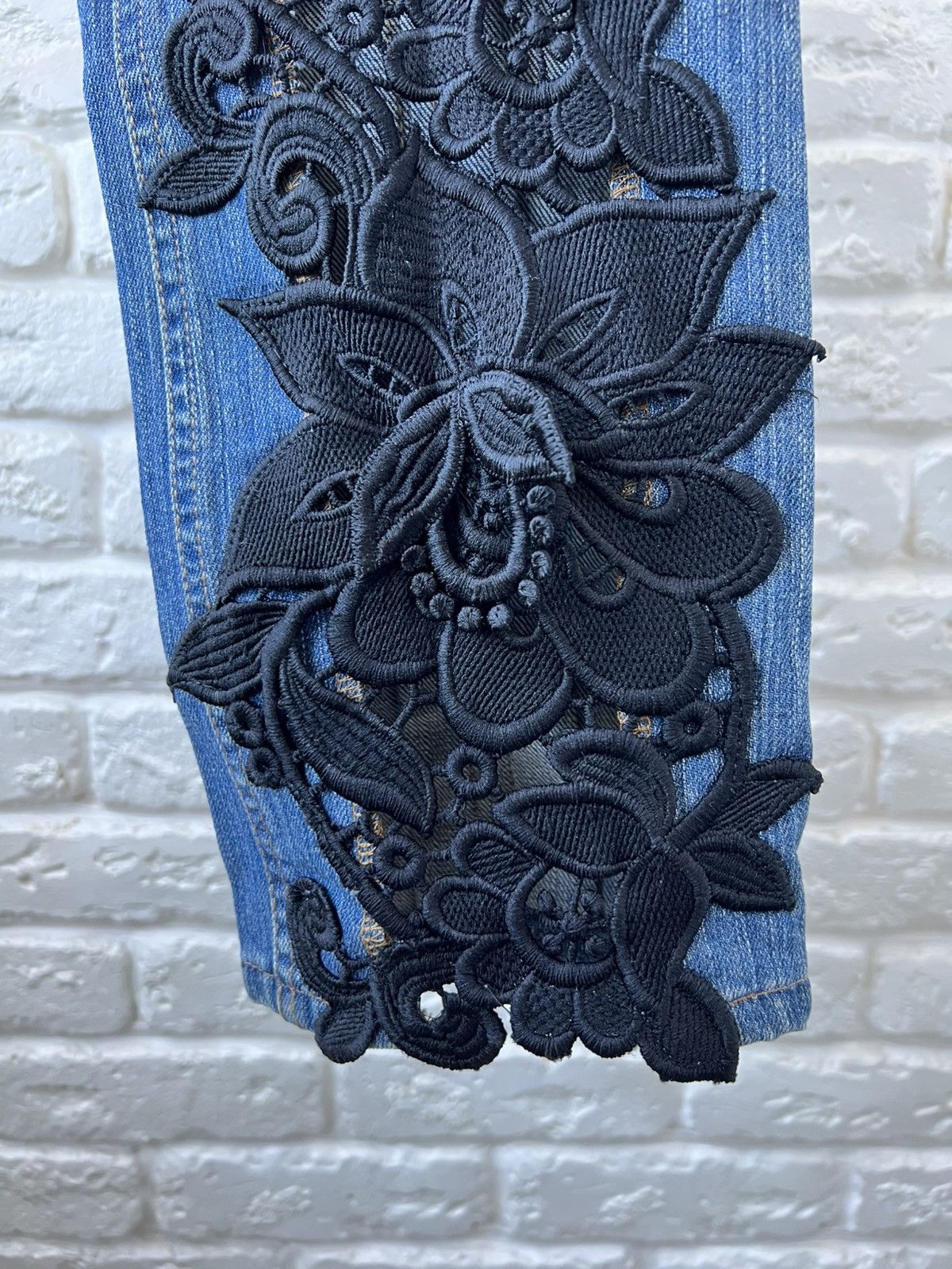 Gucci Gucci Floral Lace Embellished Denim Blue Jeans Size 26" / US 2 / IT 38 - 3 Thumbnail