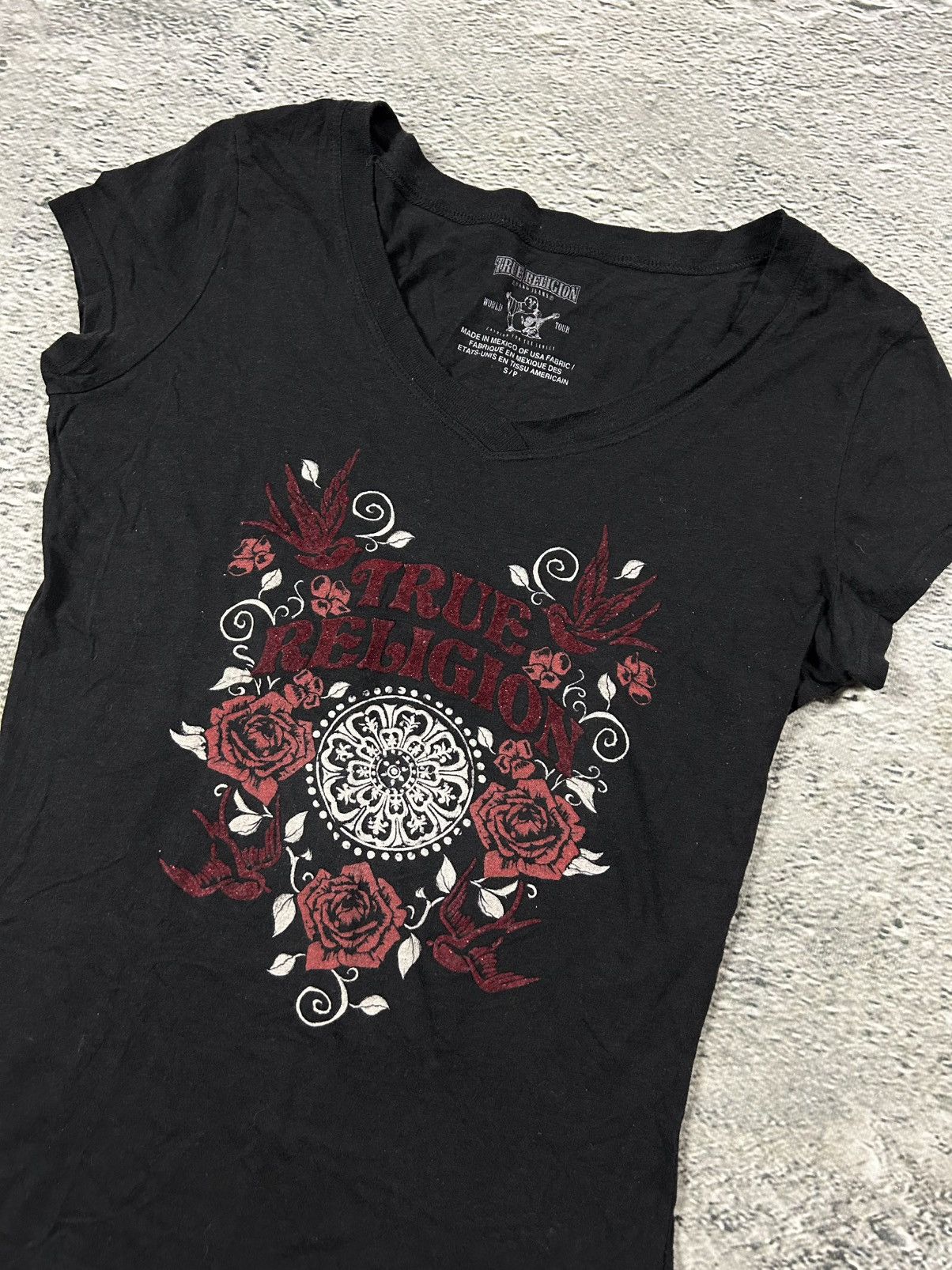 True Religion True Religion Rose T-shirt logo Red Black V-Neck cropped Size S / US 4 / IT 40 - 2 Thumbnail