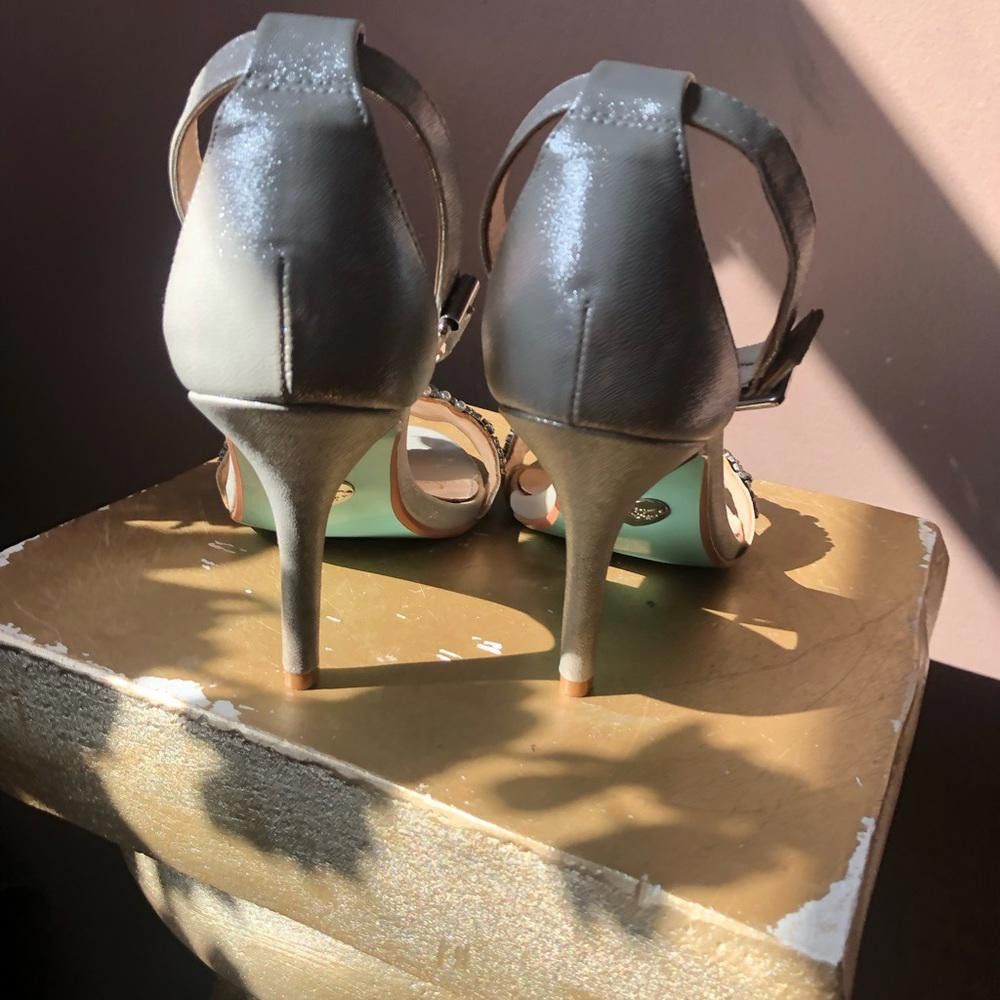 Designer Strap heels pumps. Silver with pearls and stones. Size US 6.5 / IT 36.5 - 6 Thumbnail