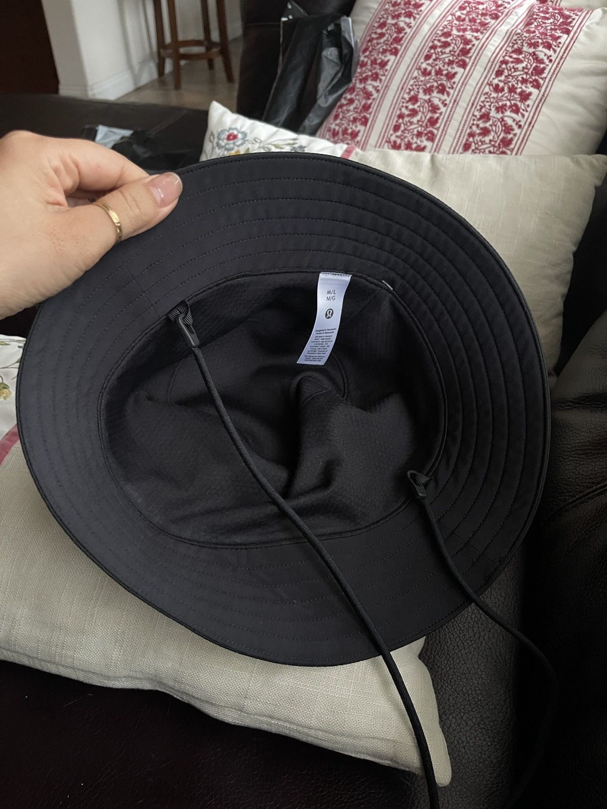 Lululemon Lululemon nylon Black Bucket Hat size S/M, M/L and L/XL avai Size ONE SIZE - 8 Thumbnail