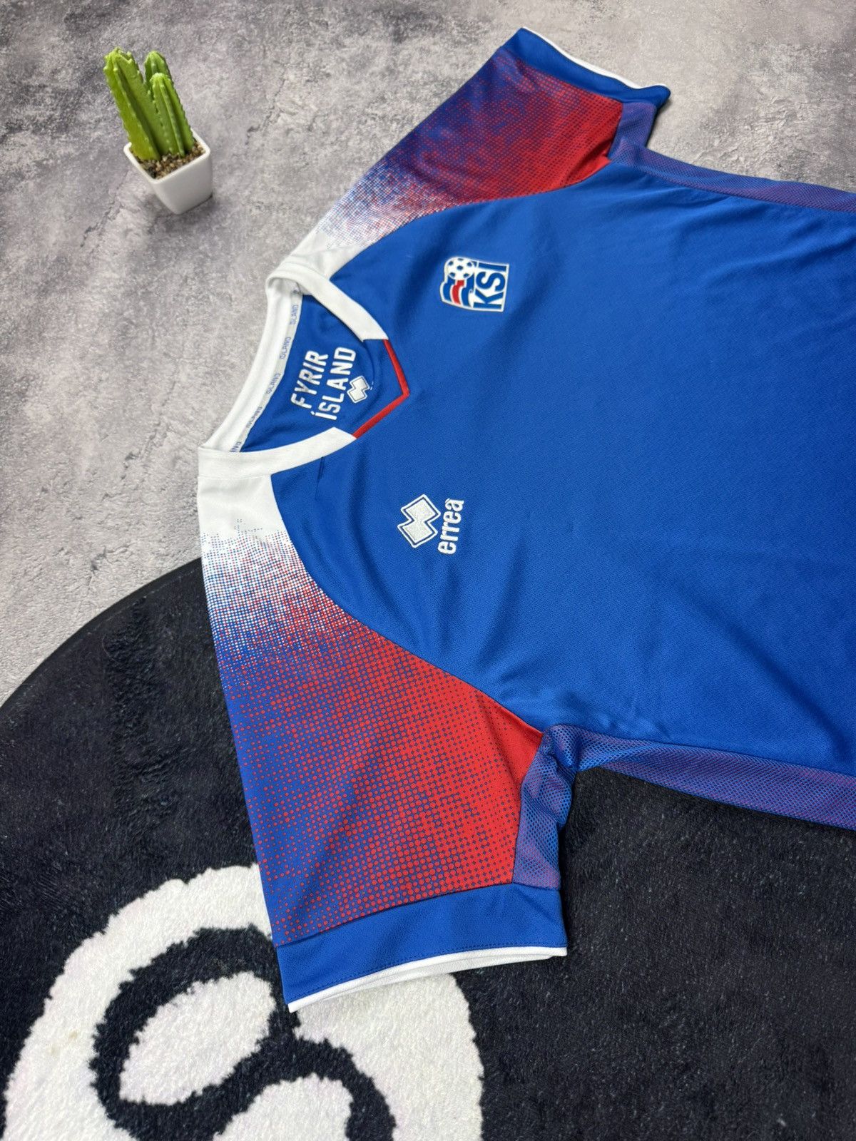 Errea ICELAND TEAM 2018/2019 FOOTBALL JERSEY HOME ERREA ORIGINAL Size US L / EU 52-54 / 3 - 2 Thumbnail