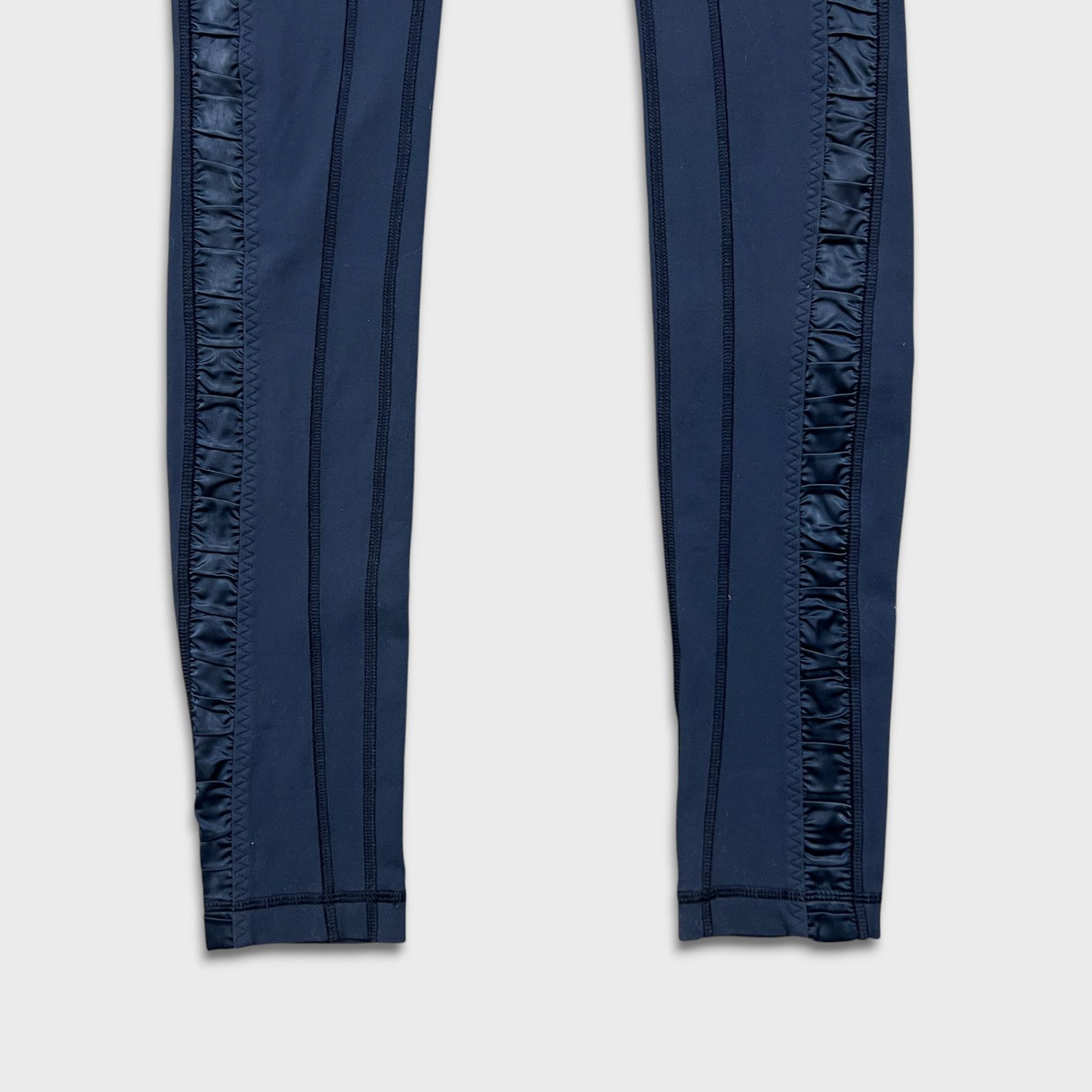 Lululemon Lululemon Practice Daily Pant Mid Rise Yoga Leggings Tight Size 26" / US 2 / IT 38 - 4 Thumbnail