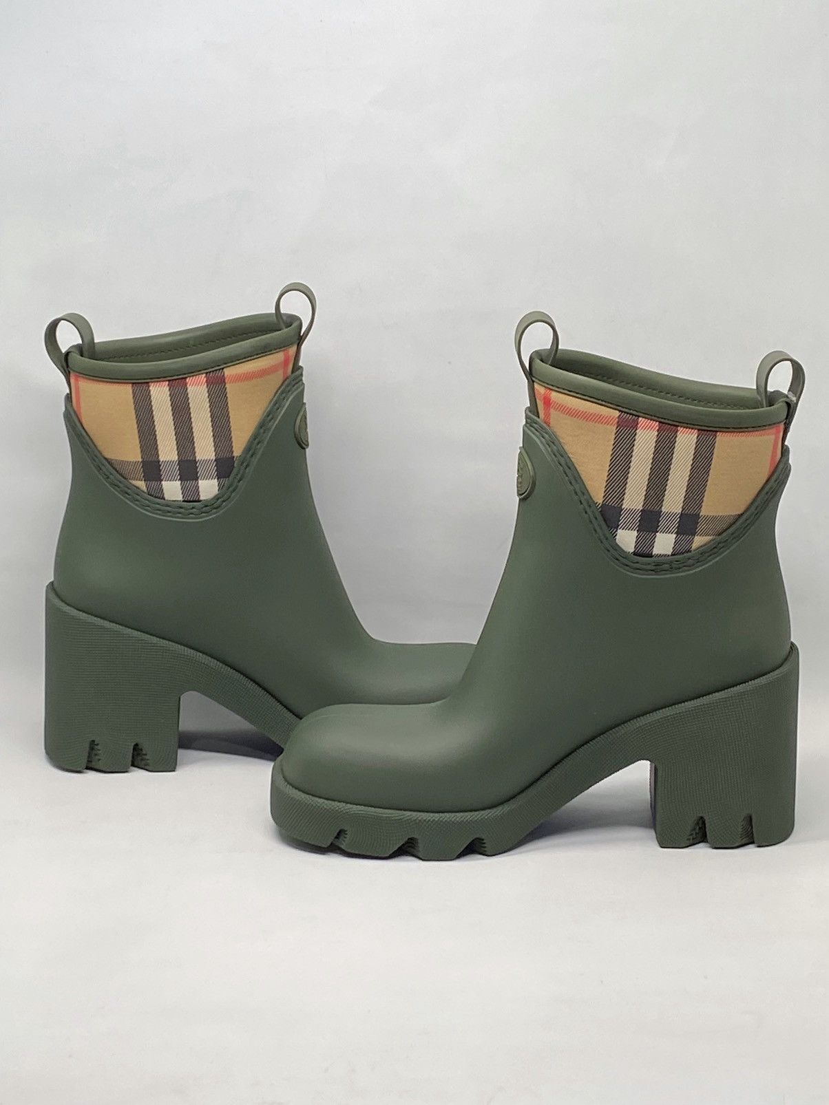 Burberry Burberry Rubber Marsh Stamp Heeled Low Boots​ size 37 Size US 7 / IT 37 - 6 Thumbnail