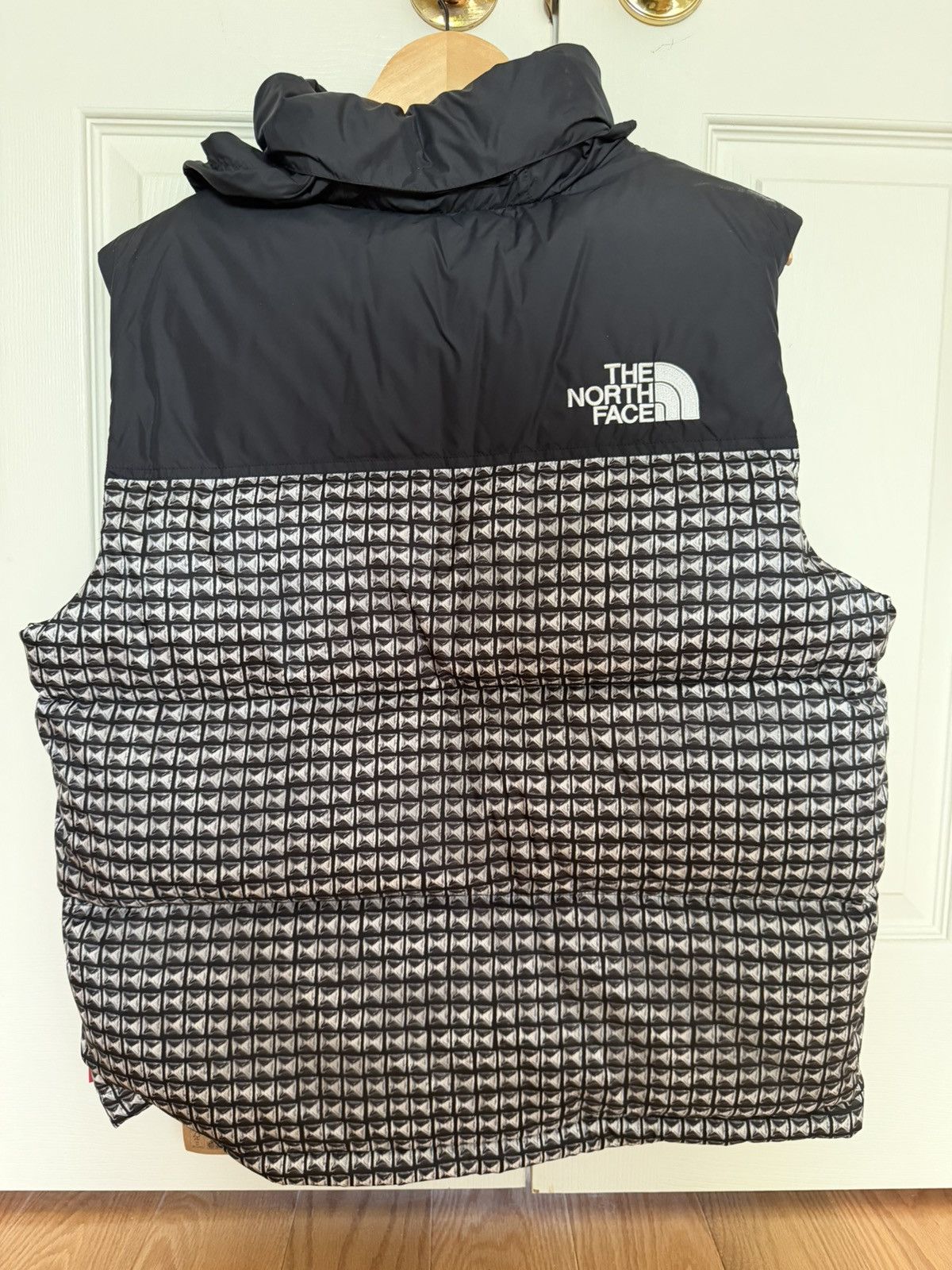 Supreme × The North Face Supreme x The North Face Studded Nuptse Vest Size US M / EU 48-50 / 2 - 2 Thumbnail
